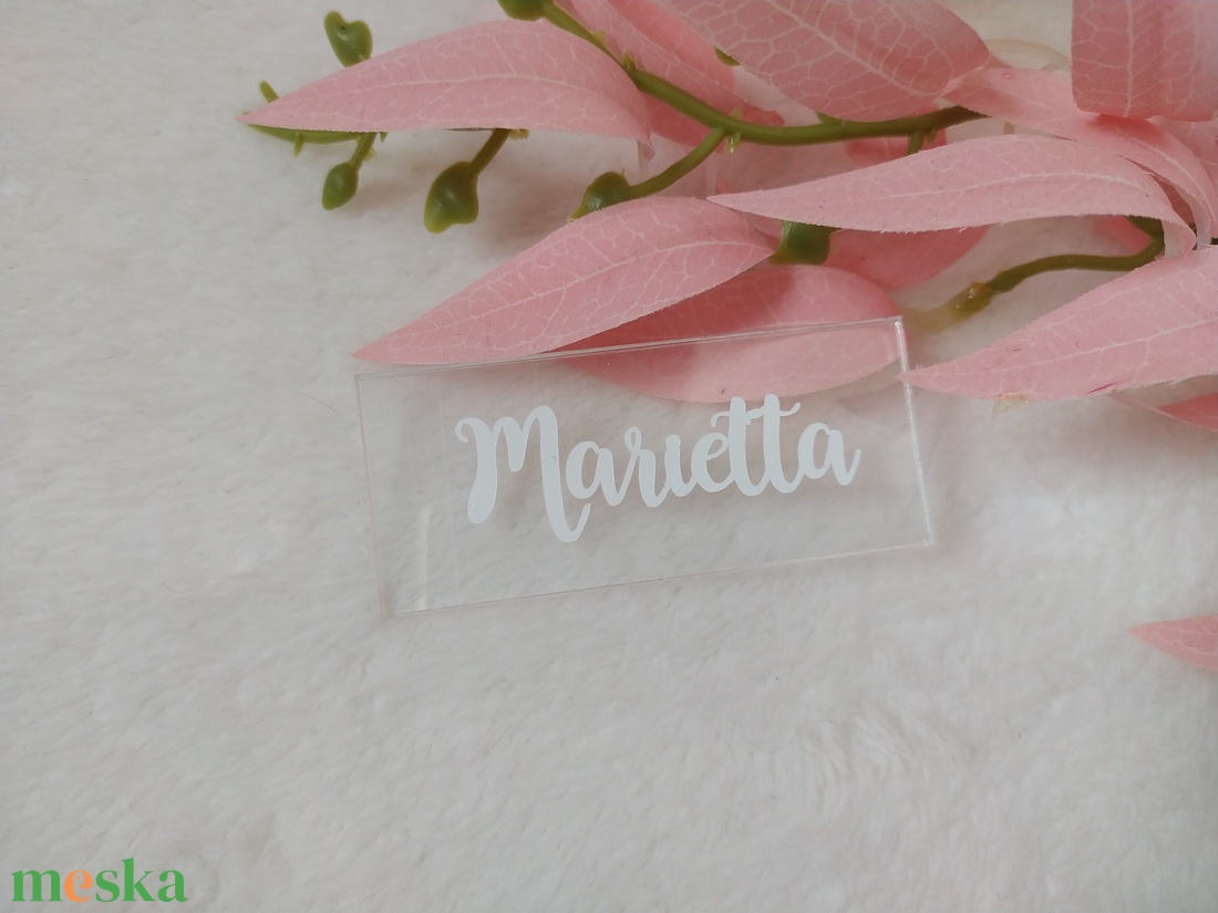 Plexi névtábla, ültetőtábla, ültetőkártya, vendégkártya - esküvő - dekoráció - tábla & jelzés - Meska.hu