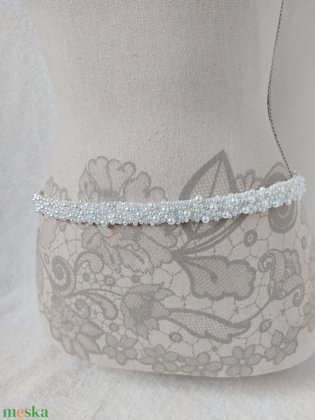 Gyöngyös menyasszonyi öv, applikáció - esküvő - kiegészítők - öv & pánt - Meska.hu