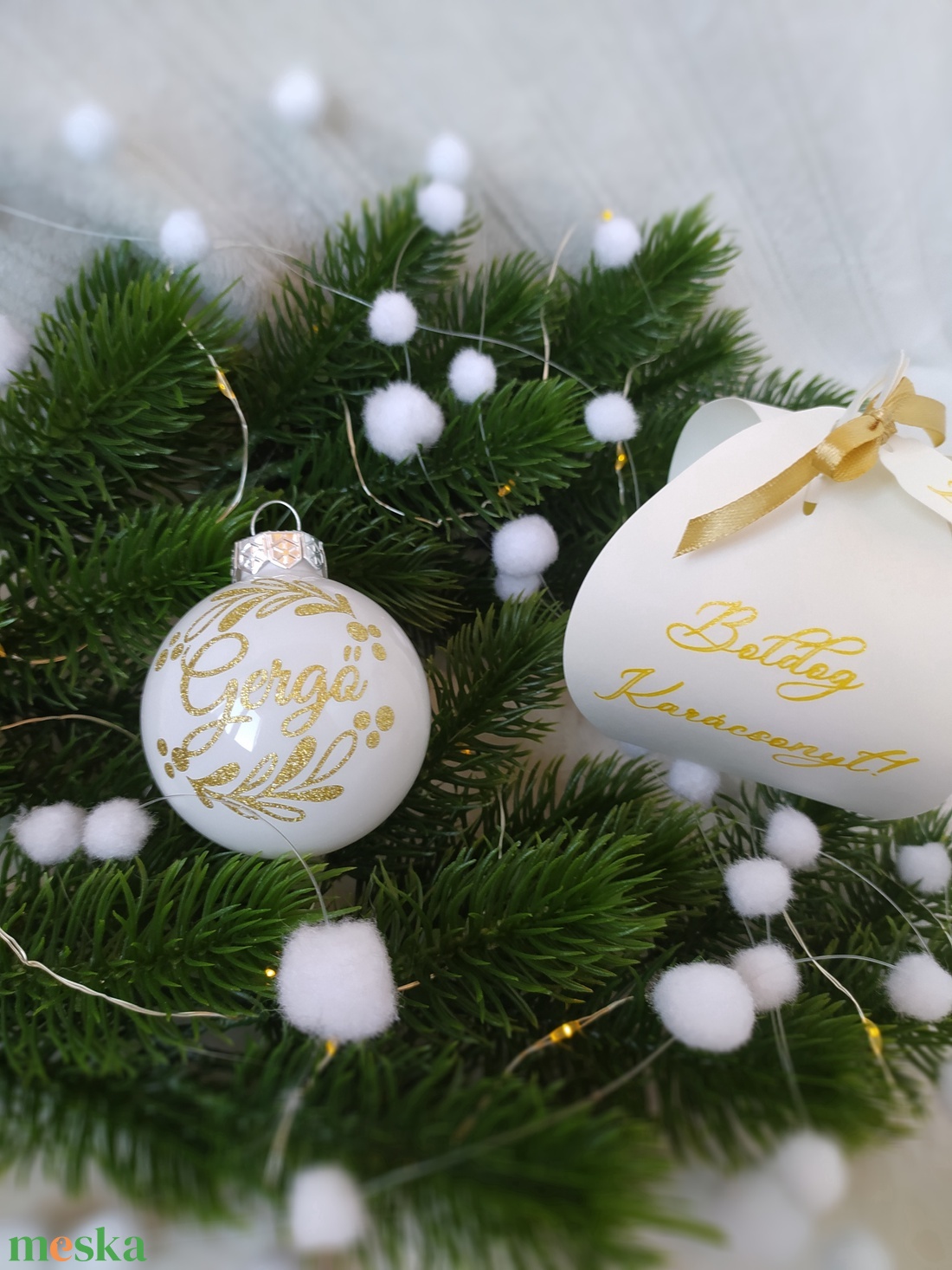 Kiárusítás, Matt gyöngyházfehér üveggömb arany csillámos felirattal - karácsony - karácsonyi lakásdekoráció - karácsonyfadíszek - Meska.hu