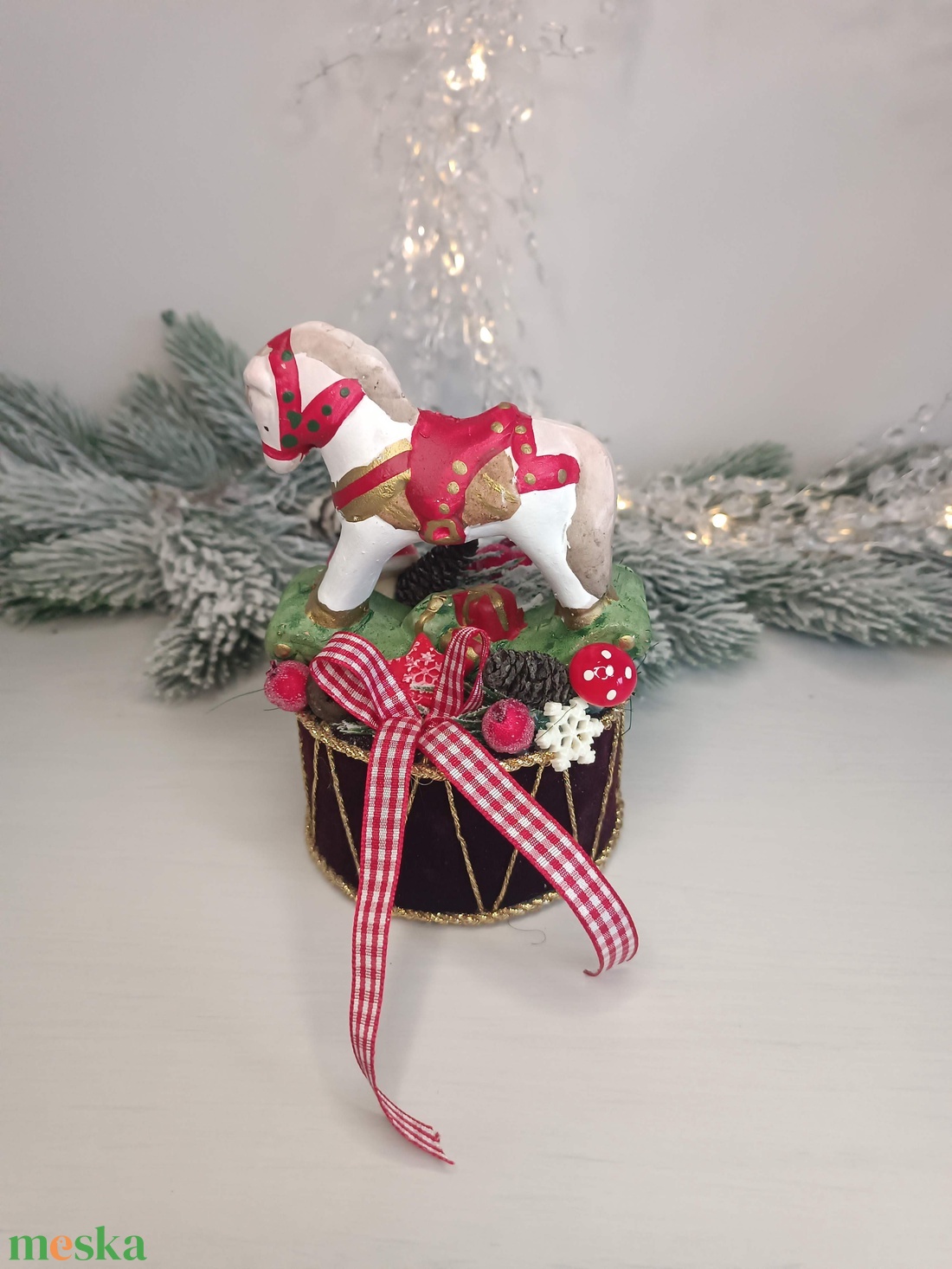 Kis méretű hintalovas karácsonyi dekoráció - karácsony - karácsonyi lakásdekoráció - karácsonyi lakásdíszek - Meska.hu
