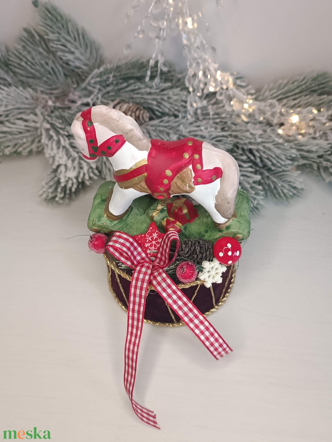 Kis méretű hintalovas karácsonyi dekoráció - karácsony - karácsonyi lakásdekoráció - karácsonyi lakásdíszek - Meska.hu