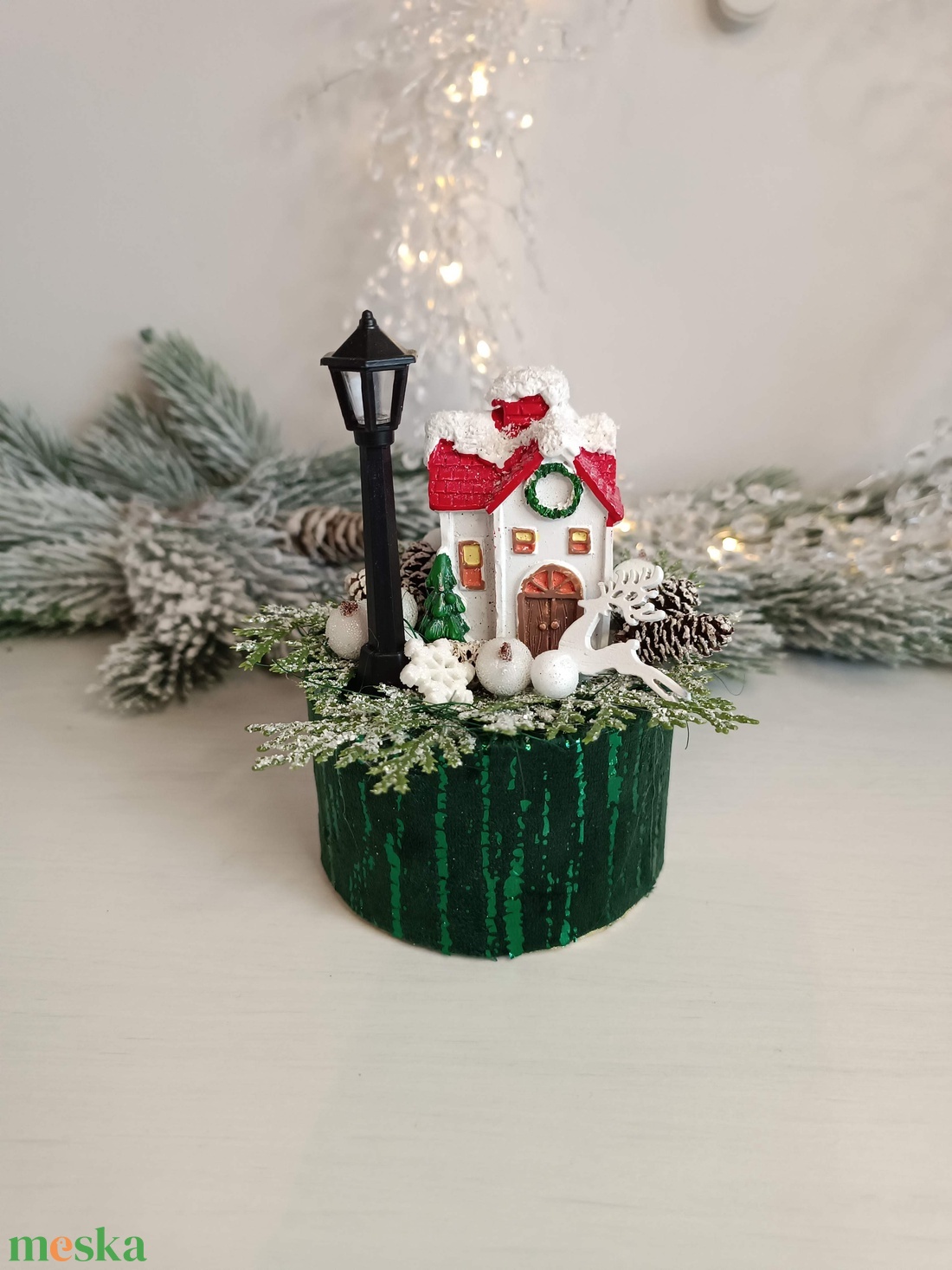Kis méretű házikós karácsonyi dekoráció - karácsony - karácsonyi lakásdekoráció - karácsonyi lakásdíszek - Meska.hu