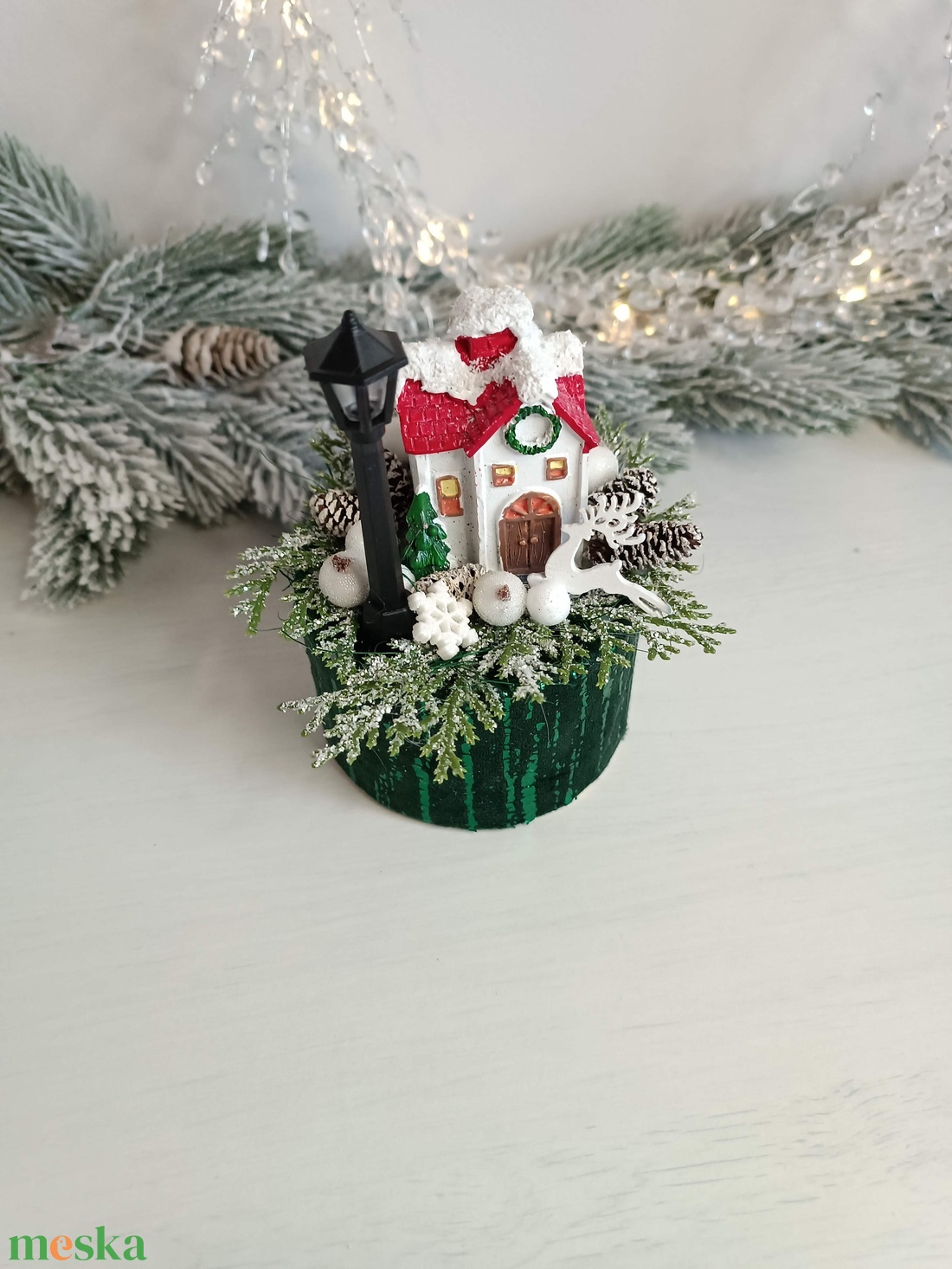 Kis méretű házikós karácsonyi dekoráció - karácsony - karácsonyi lakásdekoráció - karácsonyi lakásdíszek - Meska.hu