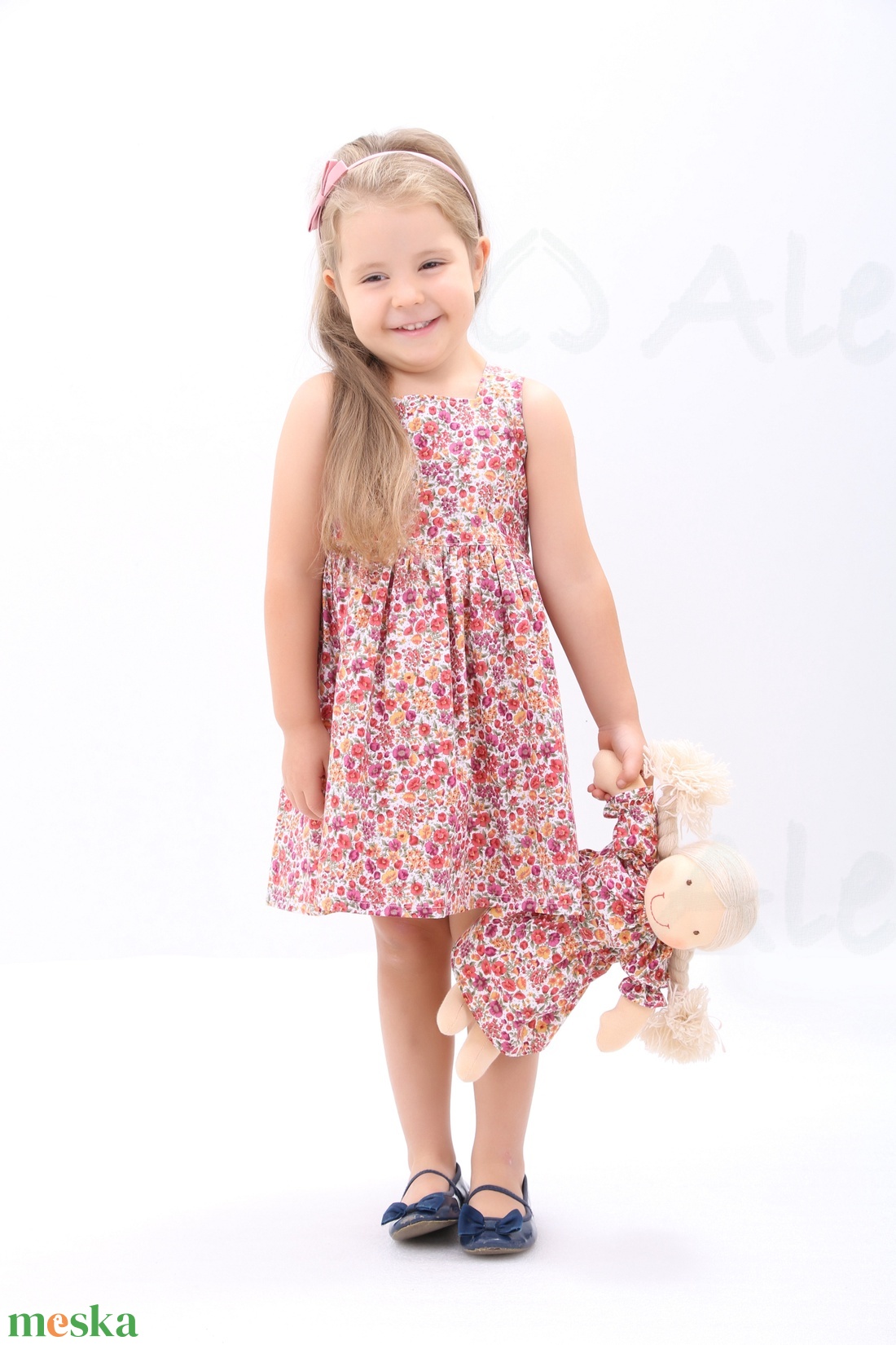  Waldorf baba és azonos anyagból készült kislány ruha - ruha & divat - babaruha & gyerekruha - ruha - Meska.hu