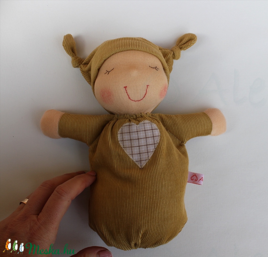 Alvó bébi Waldorf baba- mustár - játék & sport - baba & babaház - baba - Meska.hu Alvó bébi Waldorf baba- mustár - játék & sport - baba & babaház - baba - Meska.hu