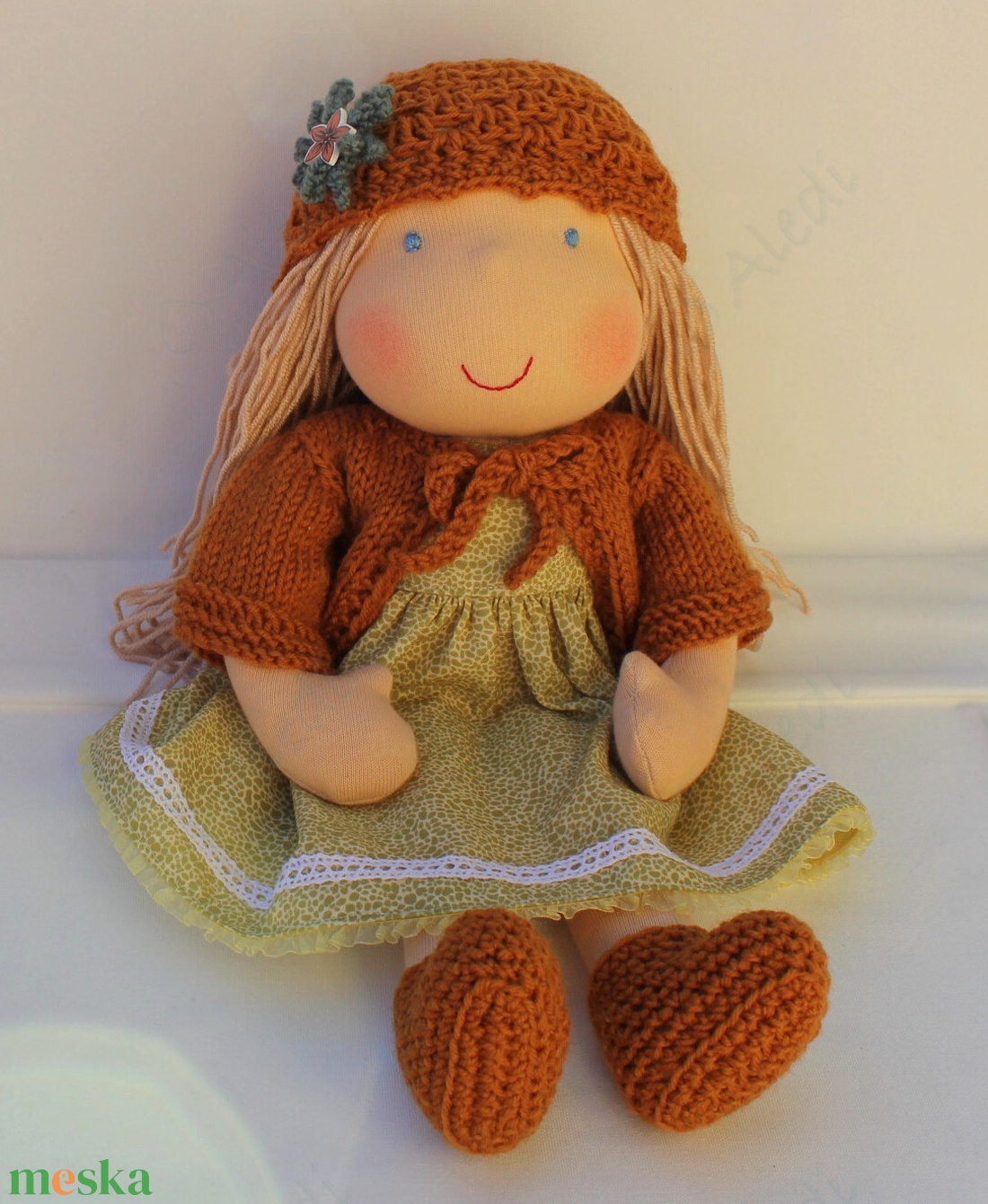 Zöld ruhás Waldorf baba - játék & sport - baba & babaház - öltöztethető baba - Meska.hu