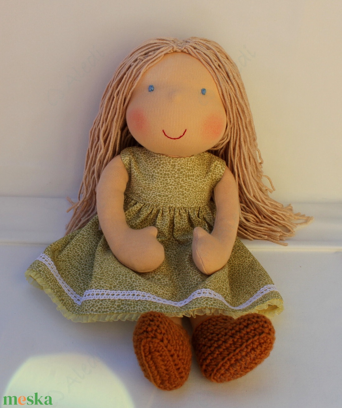 Zöld ruhás Waldorf baba - játék & sport - baba & babaház - öltöztethető baba - Meska.hu
