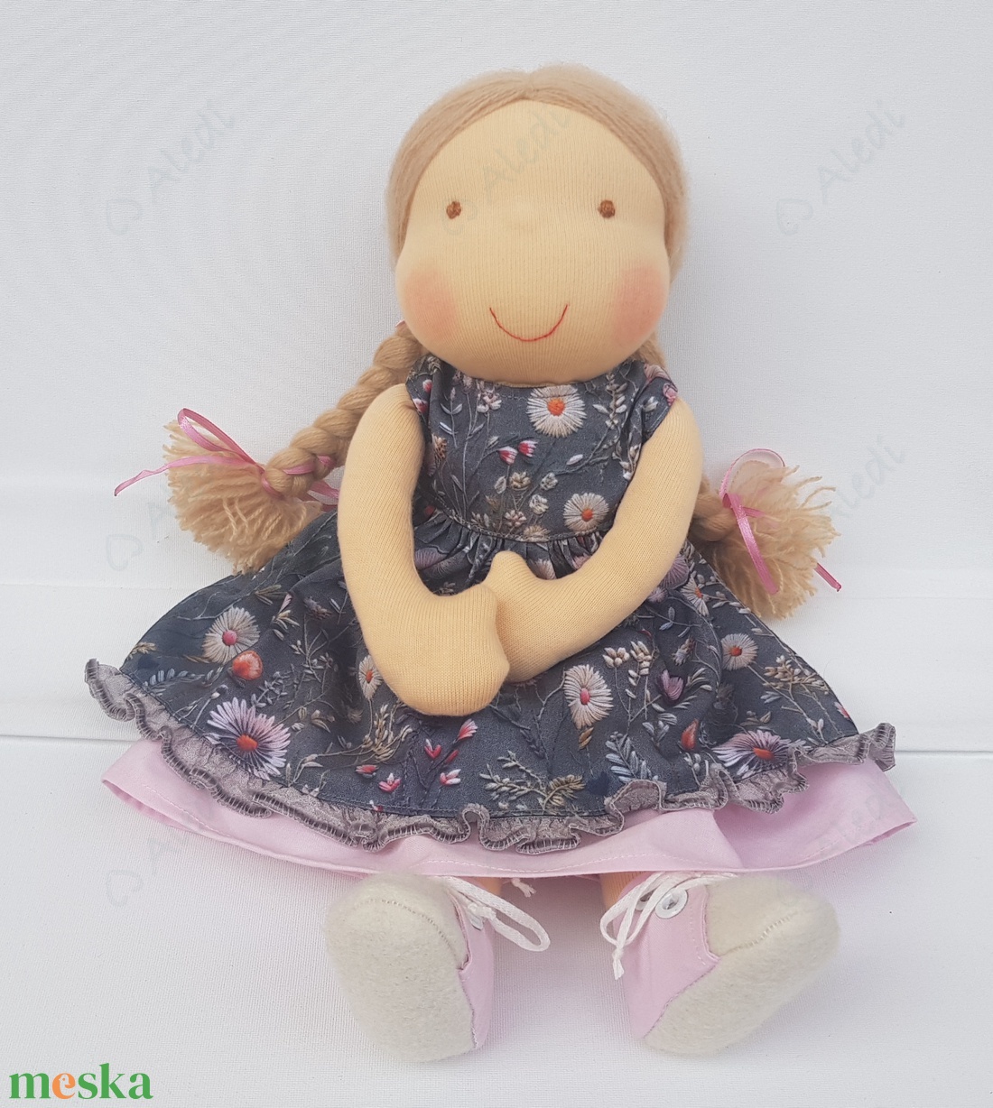 Szürke ruhás Waldorf baba - játék & sport - baba & babaház - öltöztethető baba - Meska.hu Szürke ruhás Waldorf baba - játék & sport - baba & babaház - öltöztethető baba - Meska.hu