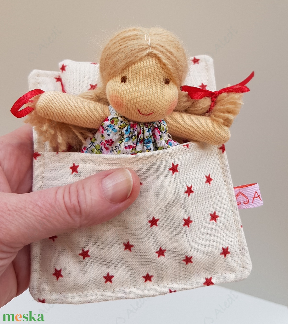 Apró Waldorf baba hálózsákkal - piros csillagos - játék & sport - baba & babaház - baba - Meska.hu