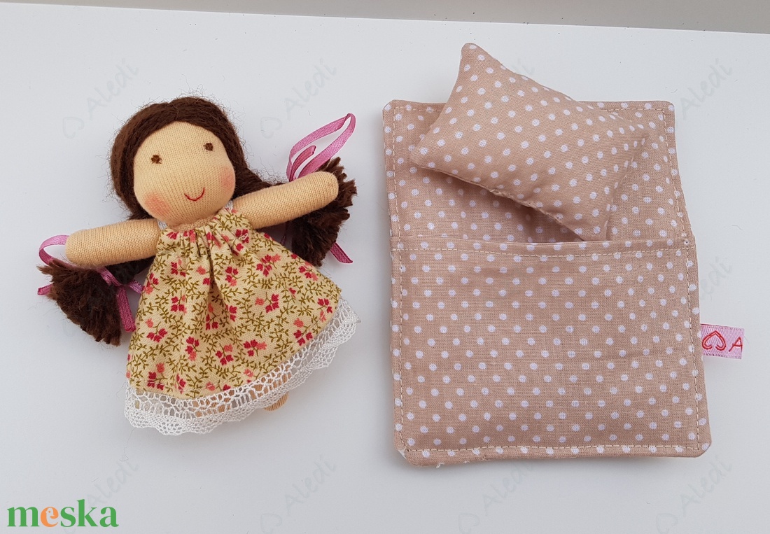 Apró Waldorf baba hálózsákkal - barna - játék & sport - baba & babaház - baba - Meska.hu