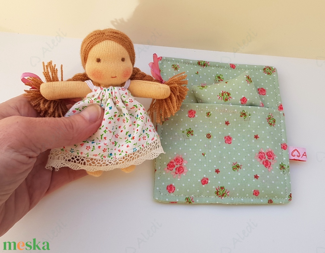 Apró Waldorf baba hálózsákkal - zöld  - játék & sport - baba & babaház - baba - Meska.hu