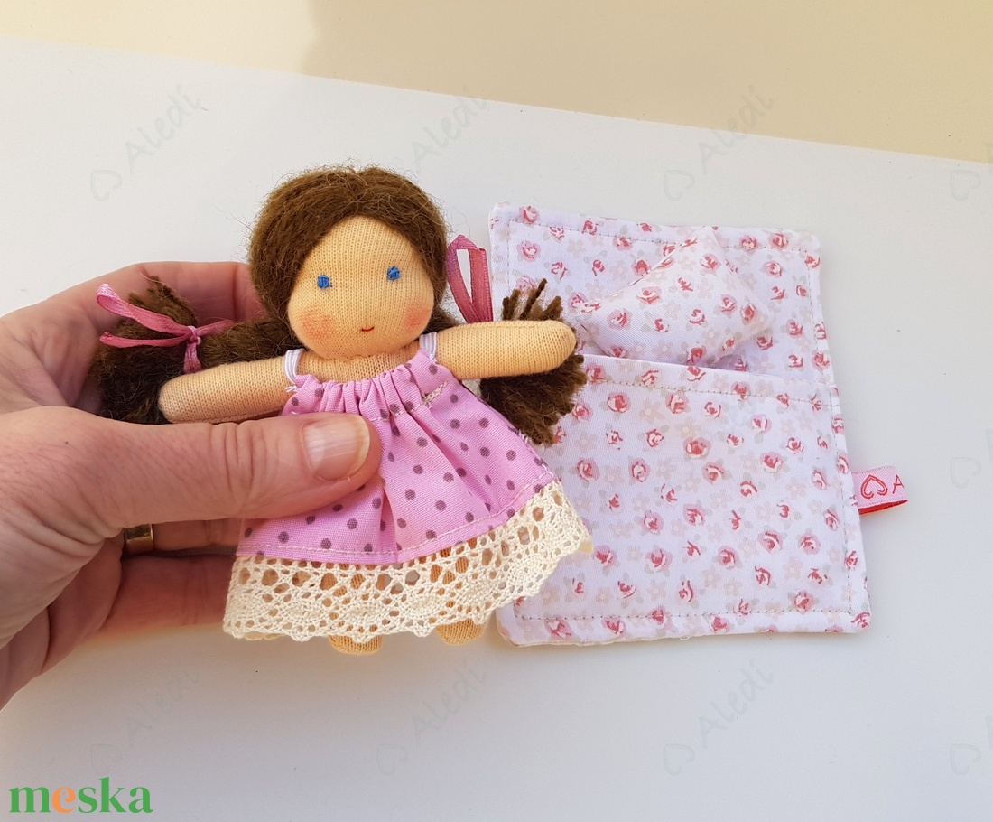 Apró Waldorf baba hálózsákkal - rózsaszín - játék & sport - baba & babaház - baba - Meska.hu