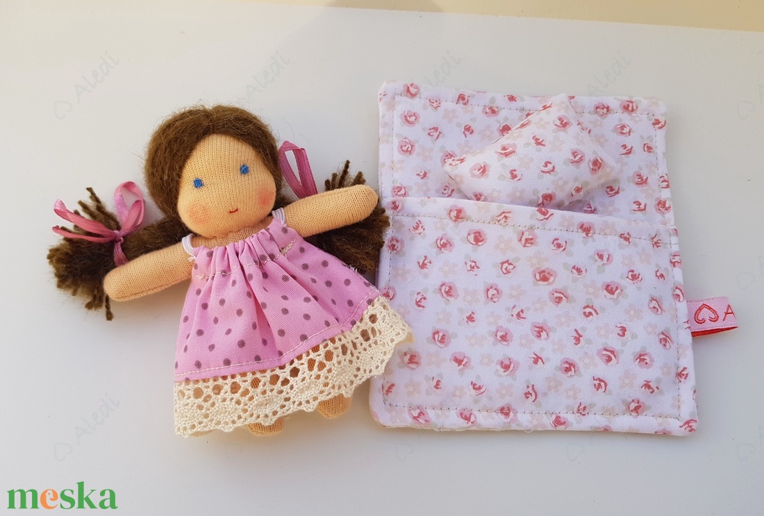 Apró Waldorf baba hálózsákkal - rózsaszín - játék & sport - baba & babaház - baba - Meska.hu