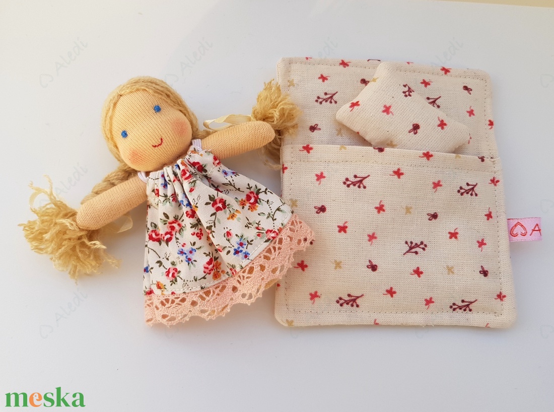 Apró Waldorf baba hálózsákkal - bézs - játék & sport - baba & babaház - baba - Meska.hu