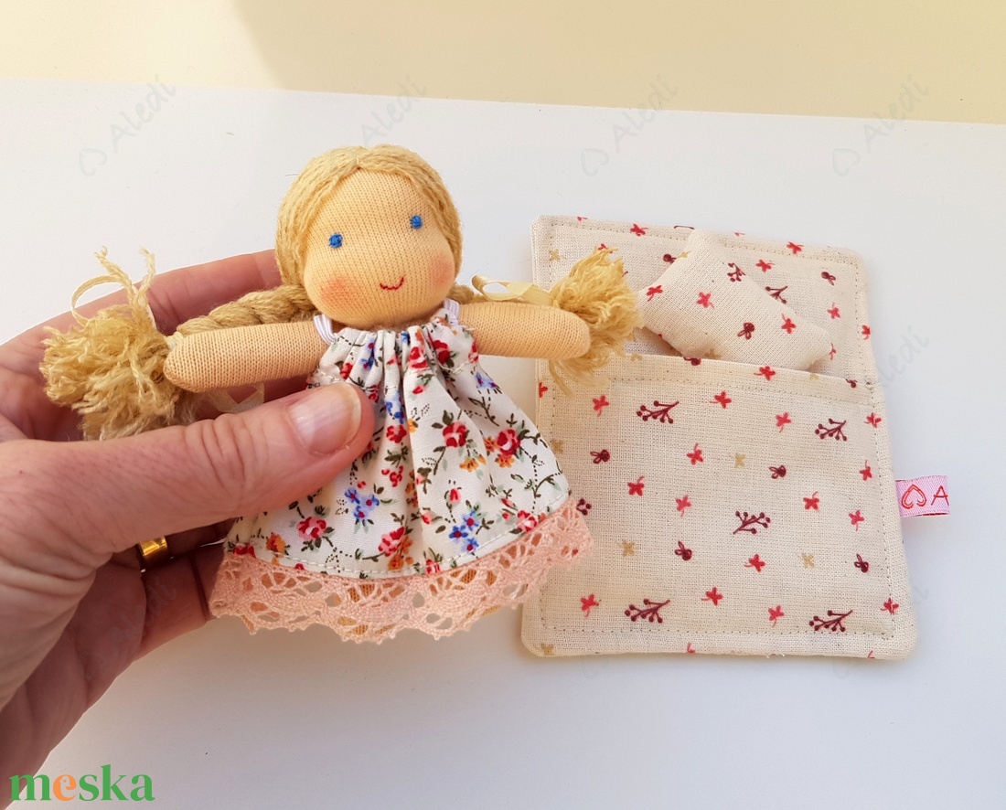 Apró Waldorf baba hálózsákkal - bézs - játék & sport - baba & babaház - baba - Meska.hu