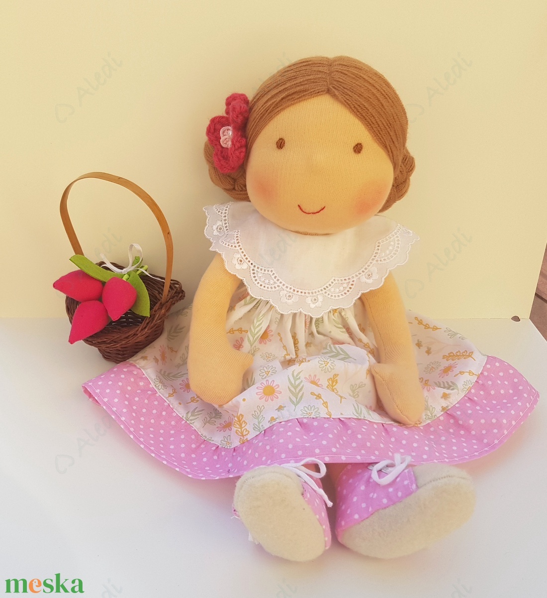 Tavaszi, tulipános Waldorf baba  - játék & sport - baba & babaház - öltöztethető baba - Meska.hu