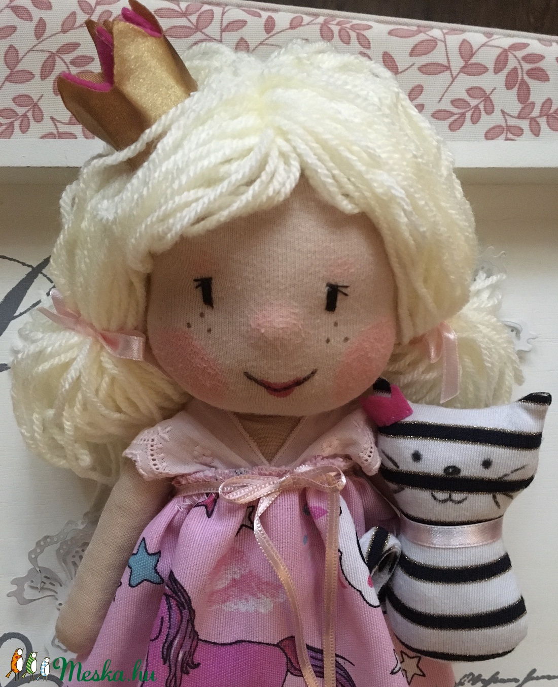 Kis királylány cicájával - játék & sport - baba & babaház - öltöztethető baba - Meska.hu