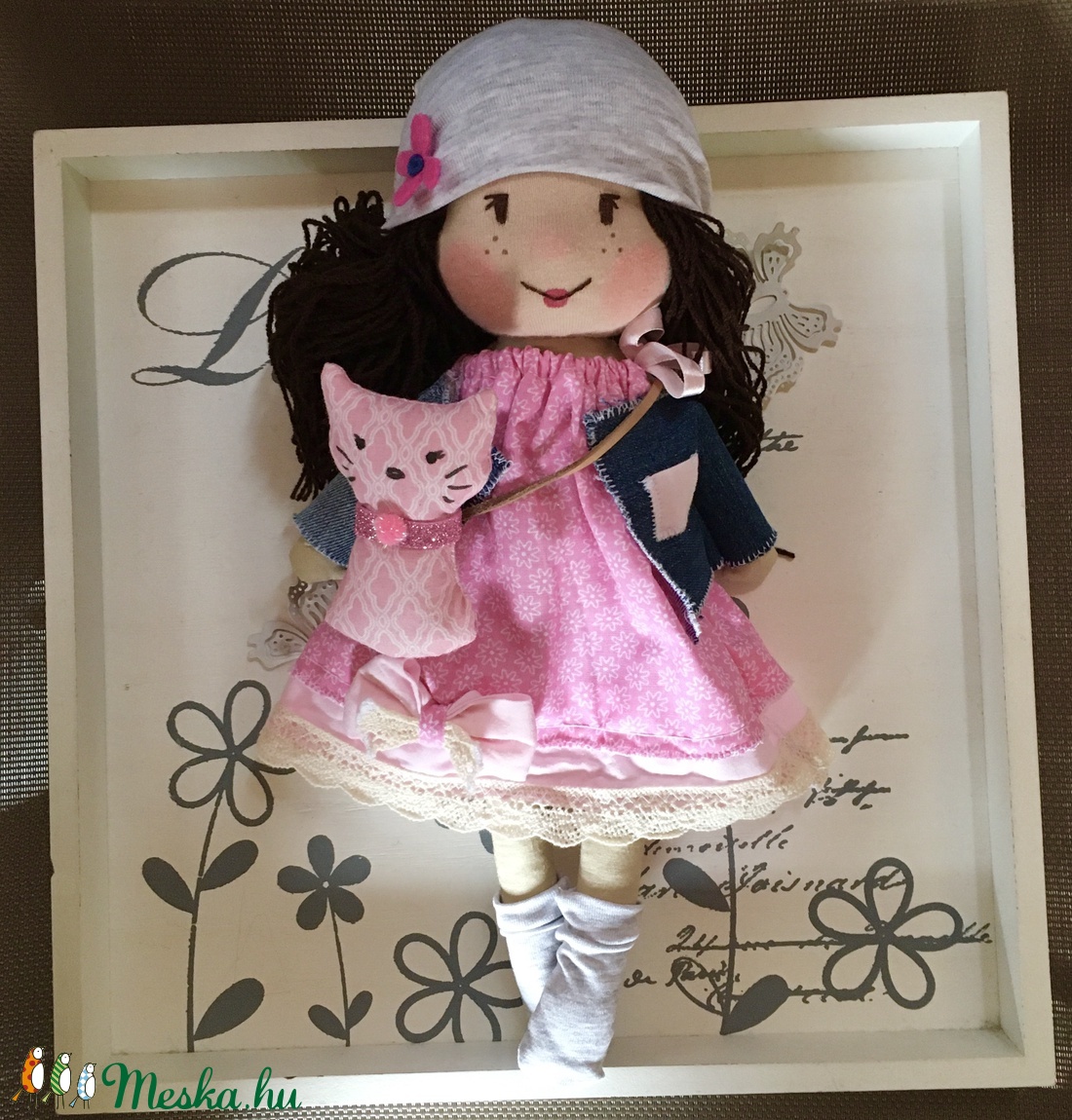 Barna hajú kislány cicájával - játék & sport - baba & babaház - öltöztethető baba - Meska.hu