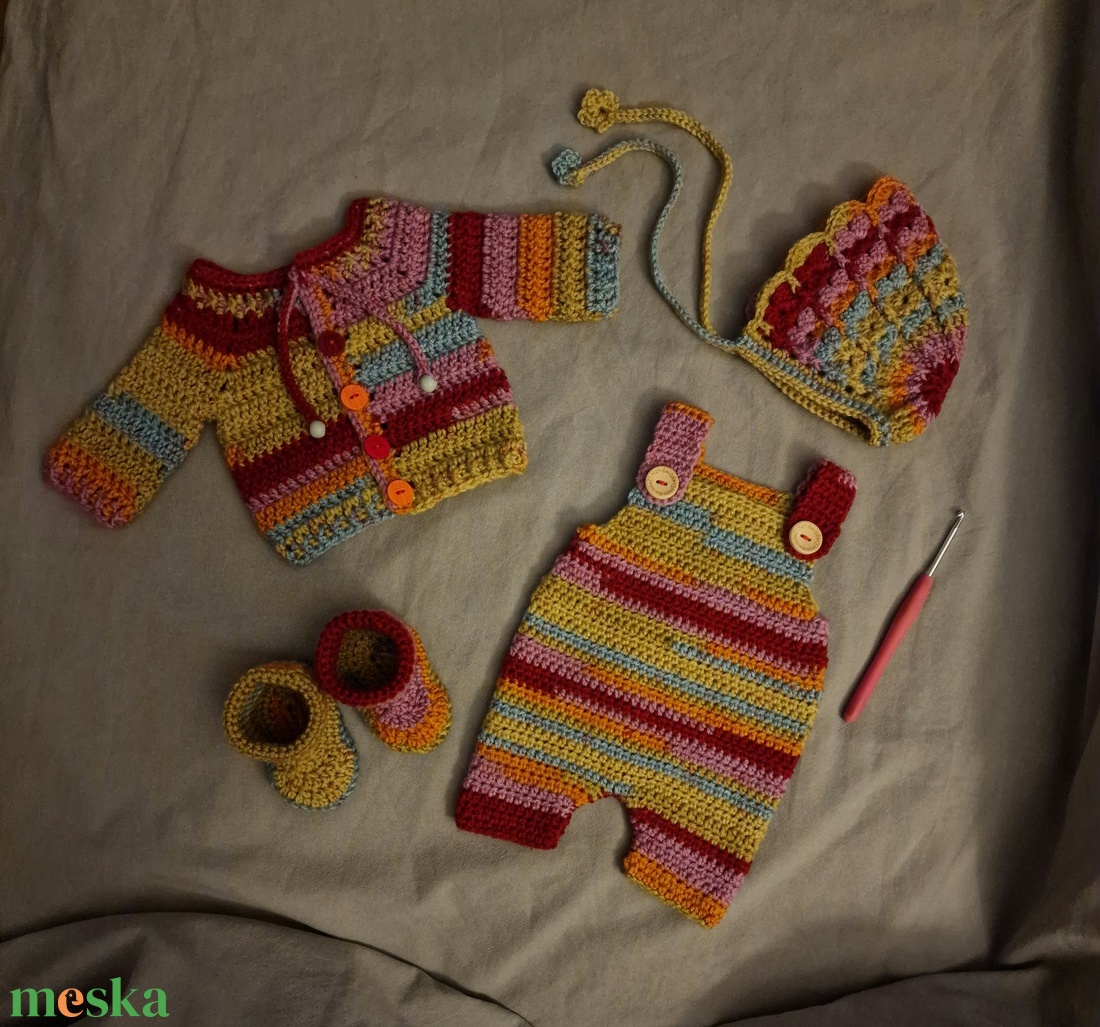 Horgolt kisbaba szett  - ruha & divat - gyerekruha - Meska.hu