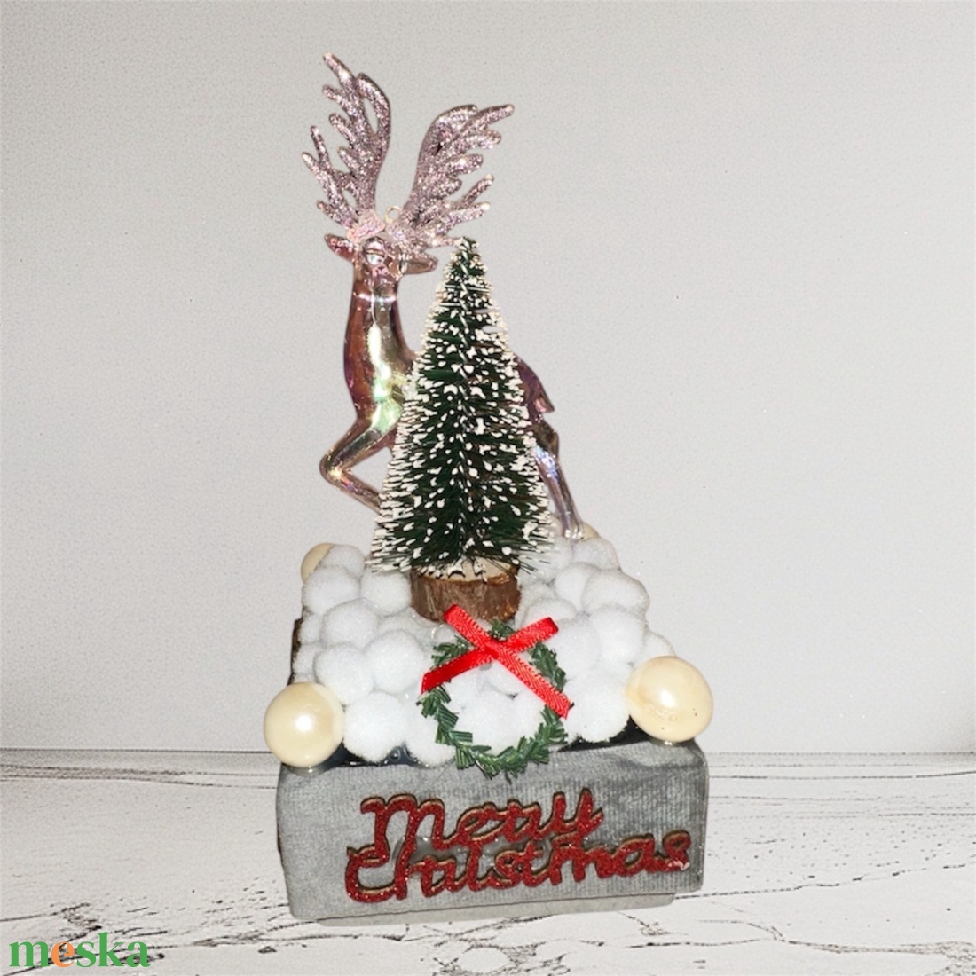 Karácsonyi dekor  rénszarvassal, hóhatású alapzattal és Merry Christmas felirattal - karácsony - adventi díszek - adventi asztaldísz - Meska.hu