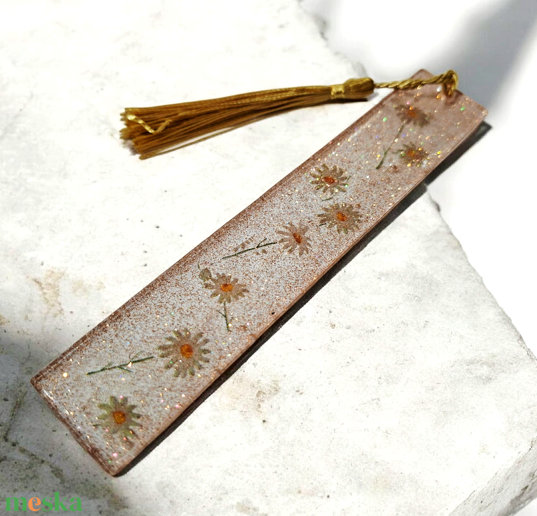 Virágos csillogós könyvjelző  - könyv & zene - könyvjelző - Meska.hu