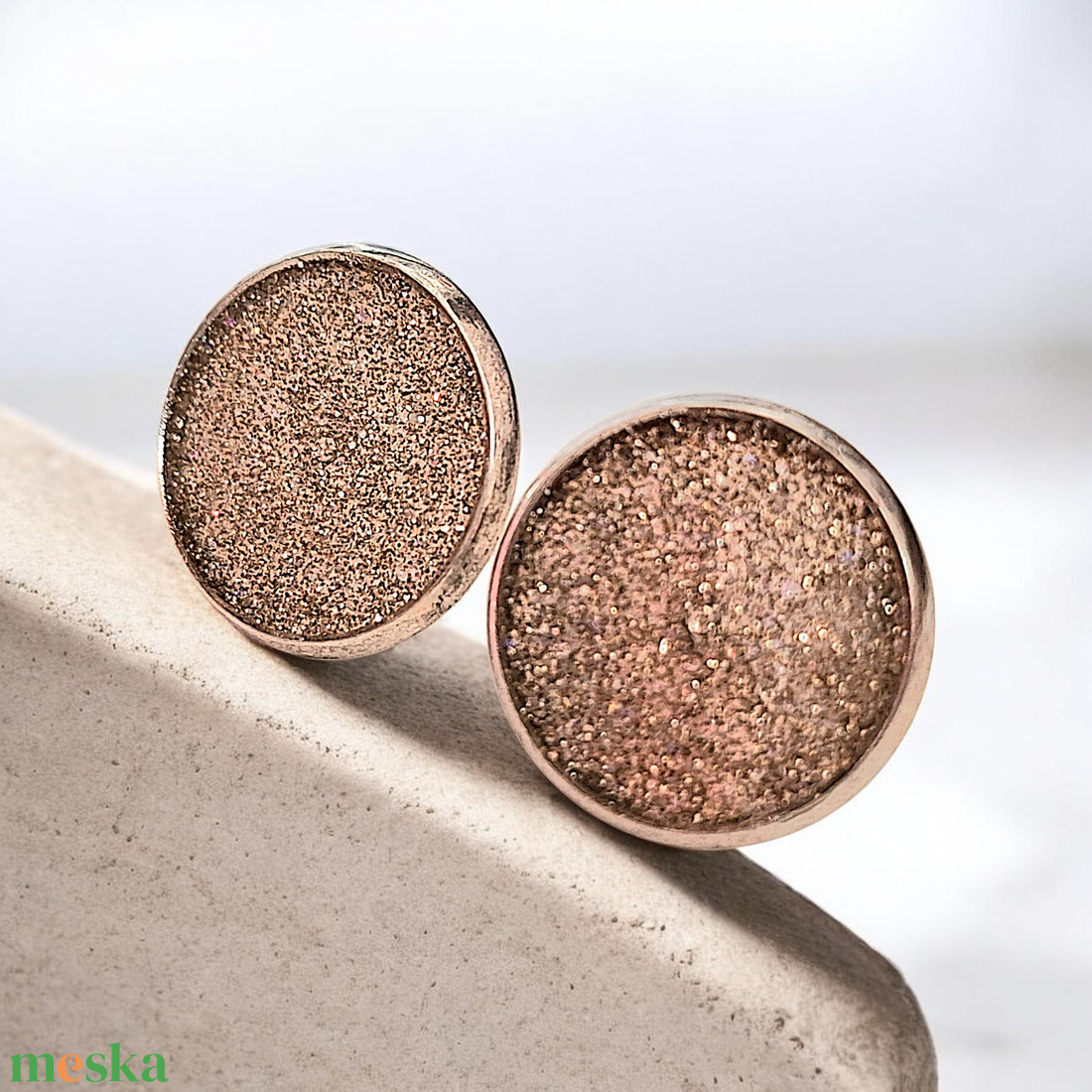 Arany csillogós fülbevaló beszúrós  - esküvő - ékszer - fülbevaló - Meska.hu