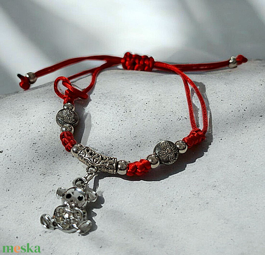 Macis karkötő  - ékszer - karkötő - charm karkötő - Meska.hu