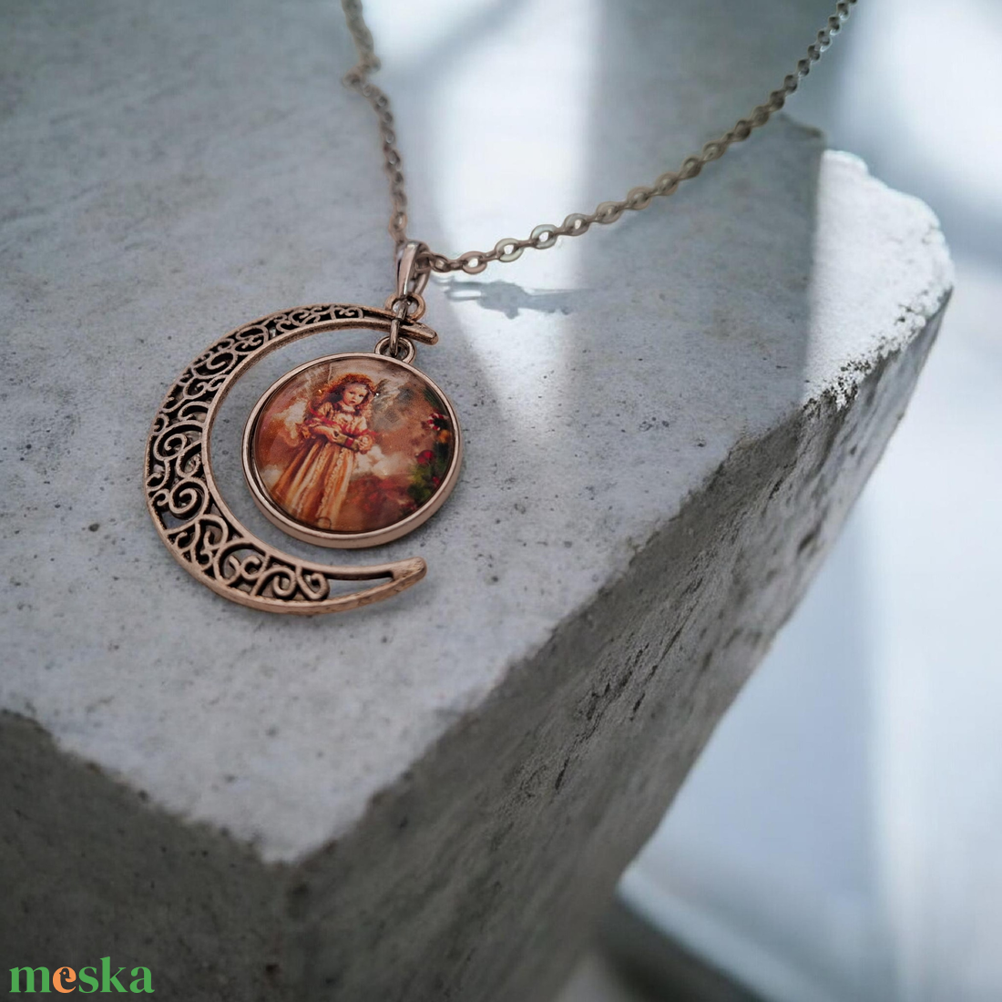 Angyalkás holdas nyaklánc  - ékszer - nyaklánc - medálos nyaklánc - Meska.hu