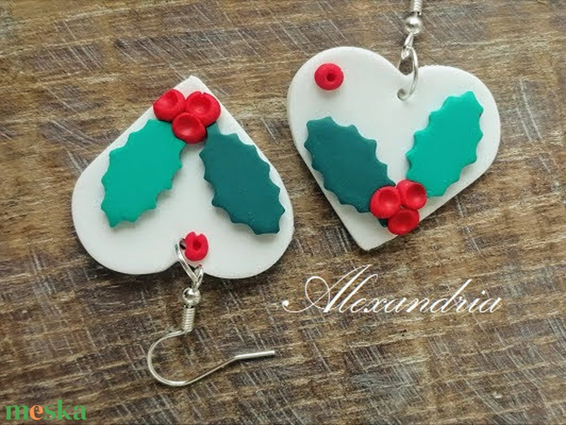 Szív formájú magyalos fülbevaló - ékszer - fülbevaló - lógó fülbevaló - Meska.hu