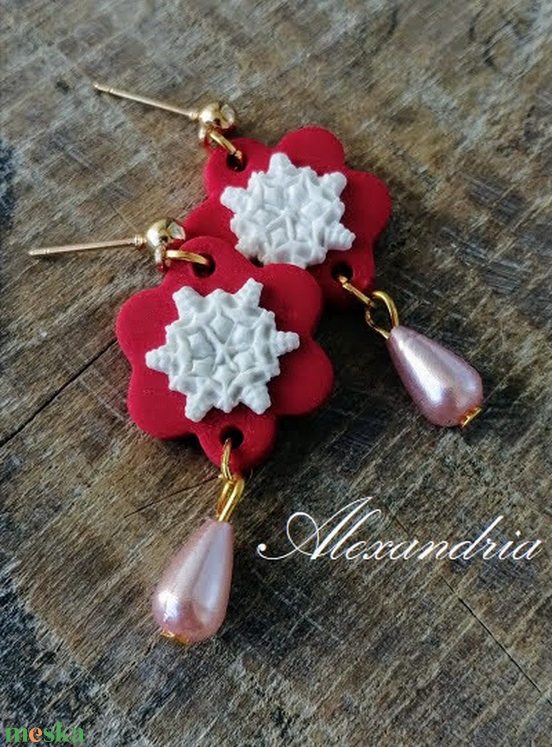 Piros hópelyhes fülbevaló - ékszer - fülbevaló - lógós kerek fülbevaló - Meska.hu