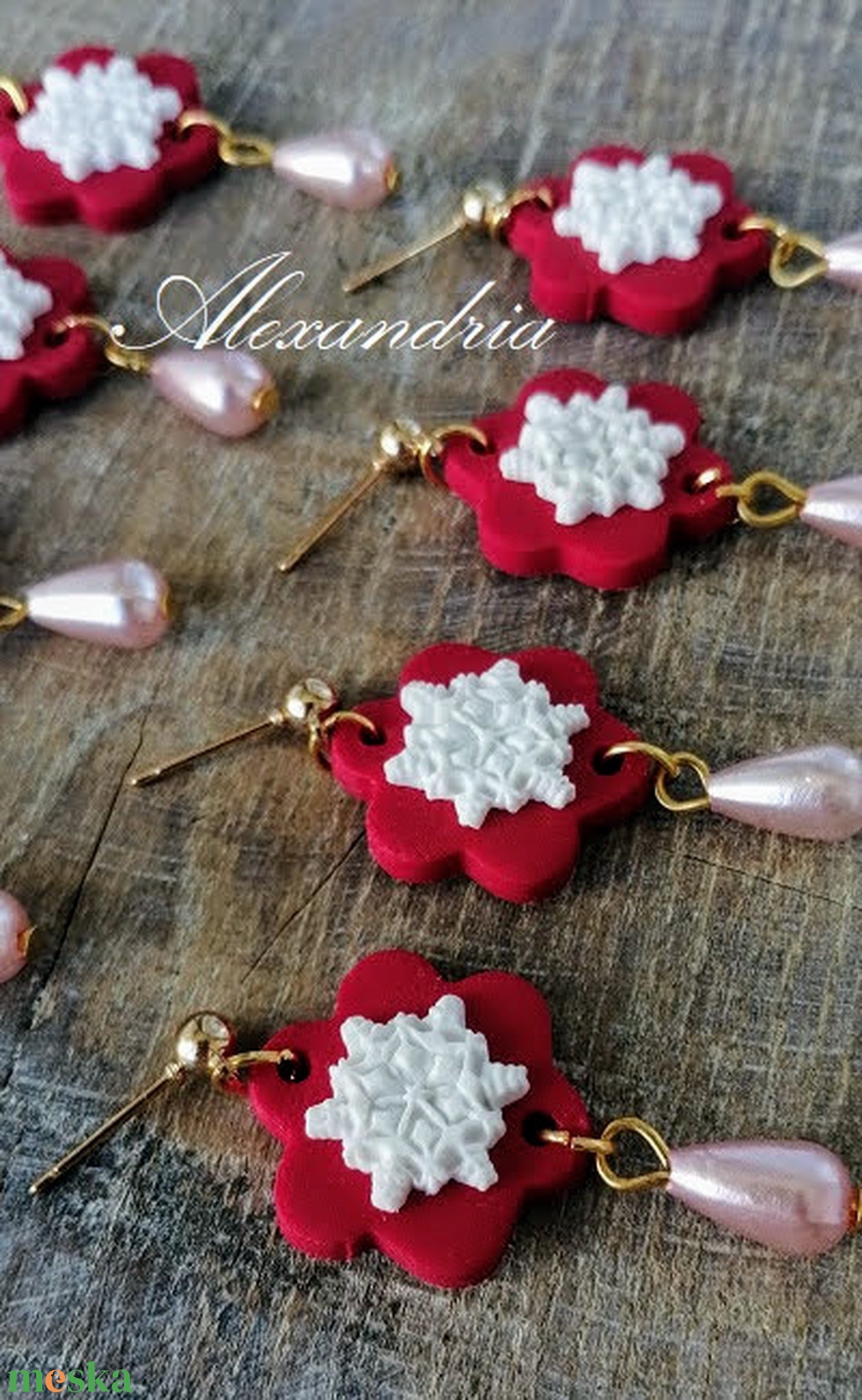 Piros hópelyhes fülbevaló - ékszer - fülbevaló - lógós kerek fülbevaló - Meska.hu