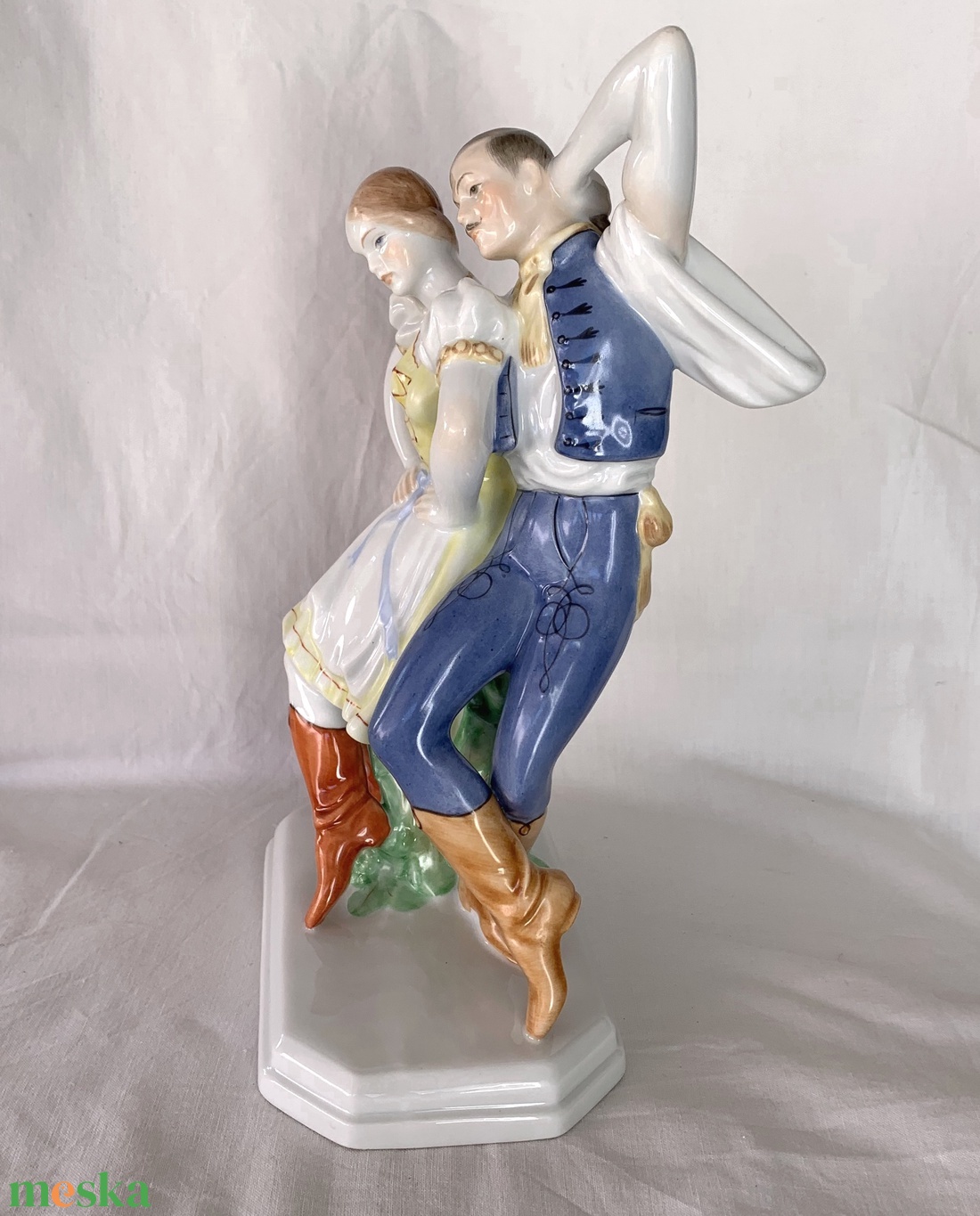 Herendi porcelán  táncoló pár népi viseletben, kézzel festett, hibátlan állapotban - művészet - szobor - kerámia - Meska.hu