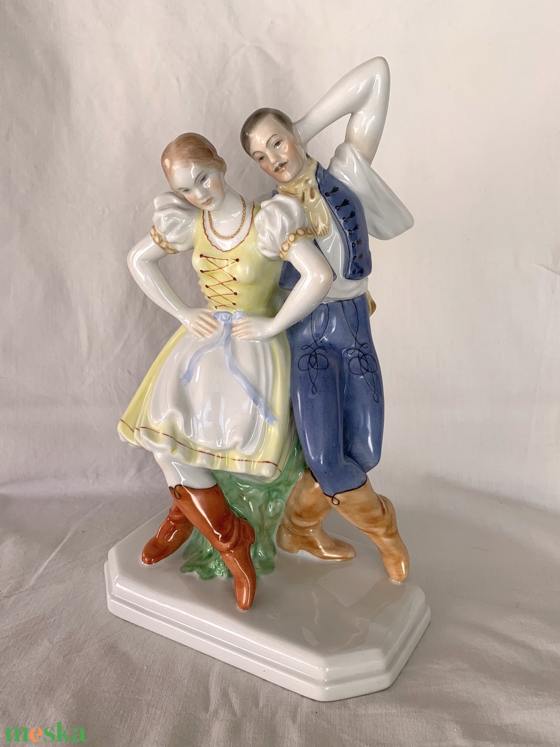 Herendi porcelán  táncoló pár népi viseletben, kézzel festett, hibátlan állapotban - művészet - szobor - kerámia - Meska.hu