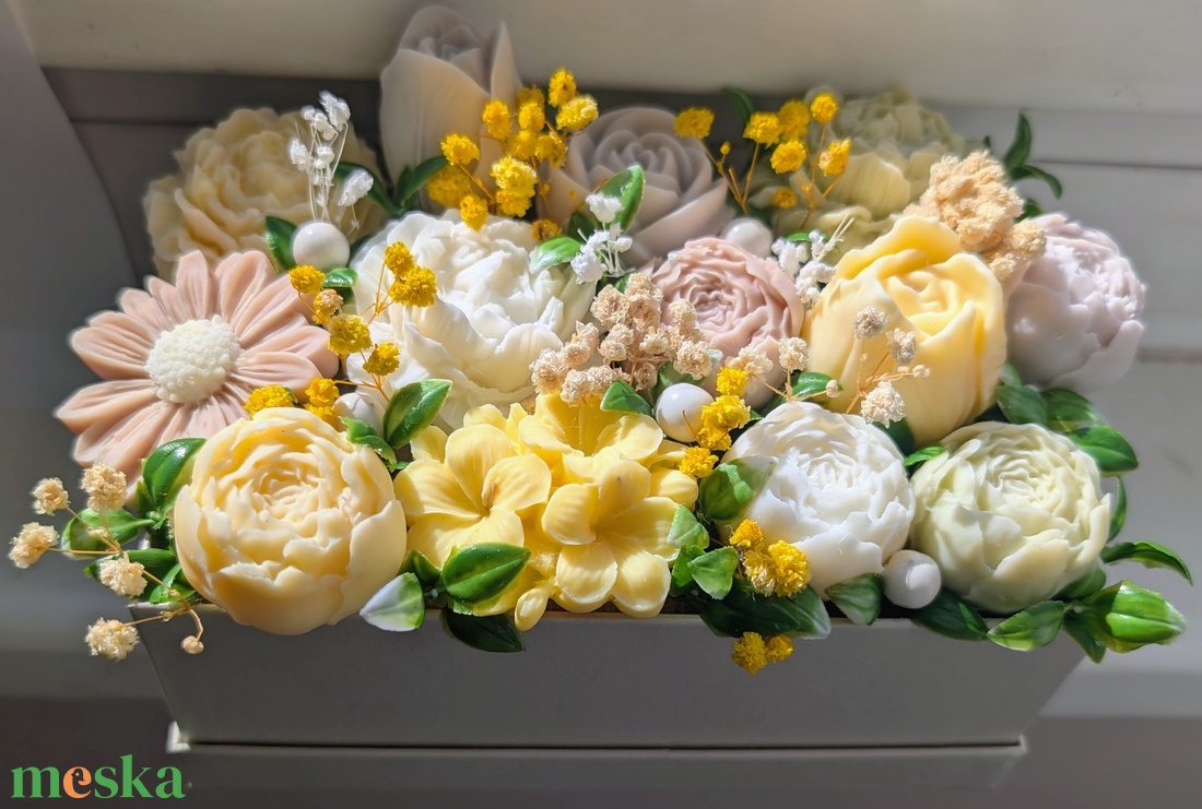 Virágbox - illatosított szójaviaszból - otthon & életmód - dekoráció - dísztárgy - Meska.hu