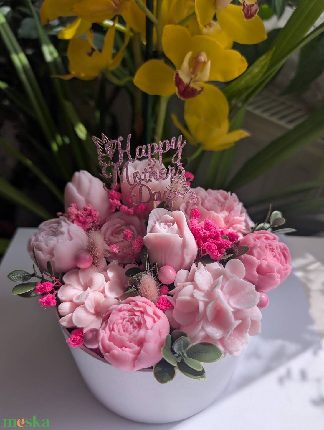 Anyák napi rózsaszín, illatosított szójaviasz virágbox - otthon & életmód - virágdekoráció - virágok - virágbox - Meska.hu