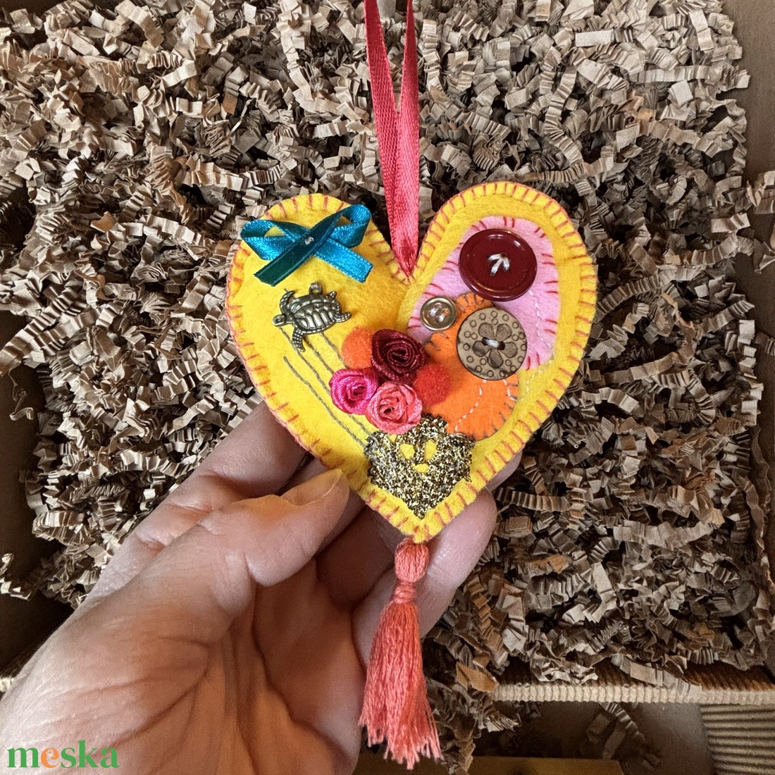 Színben Passzoló Szívecske - Teknőssel - otthon & életmód - dekoráció - fali és függő dekoráció - függődísz - Meska.hu