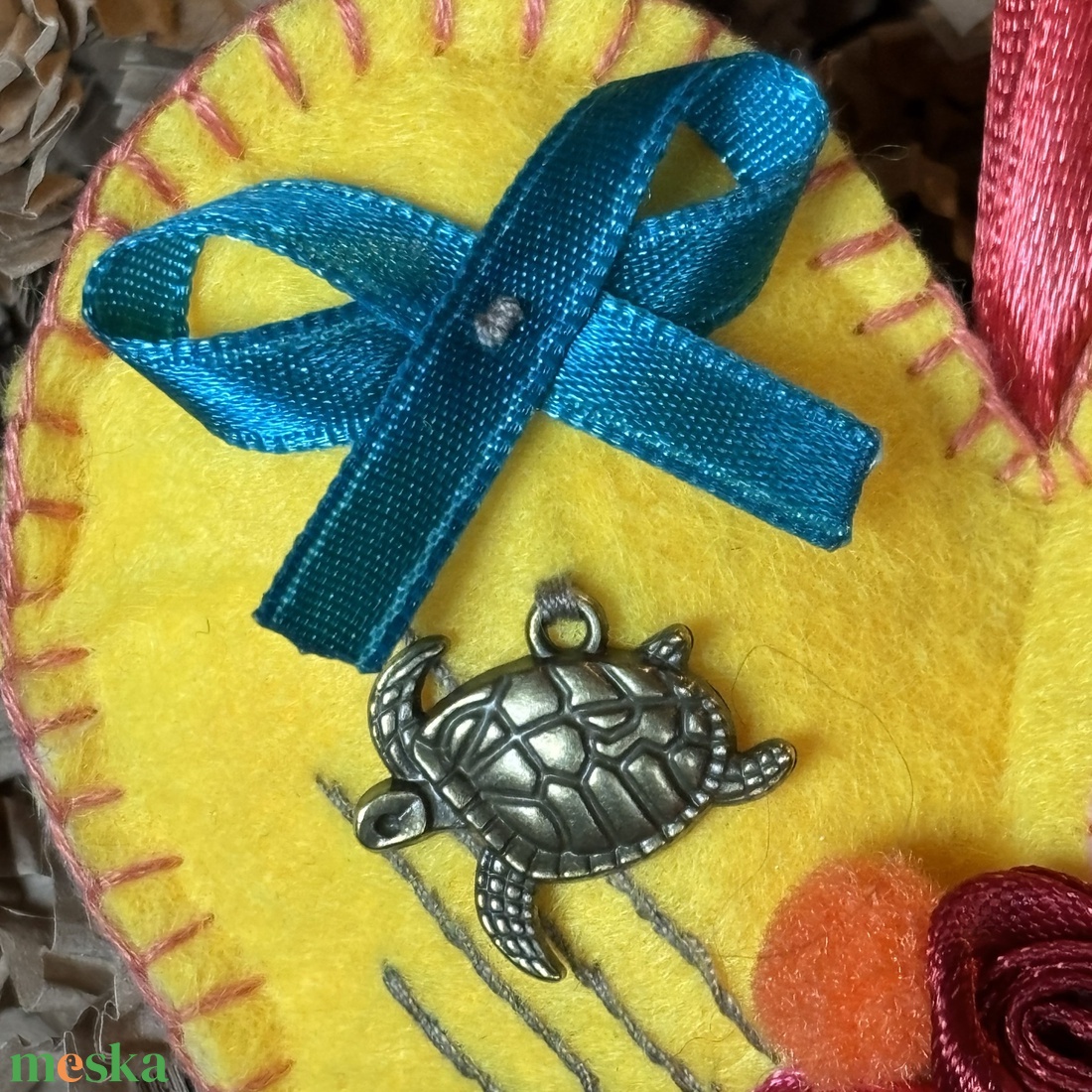 Színben Passzoló Szívecske - Teknőssel - otthon & életmód - dekoráció - fali és függő dekoráció - függődísz - Meska.hu