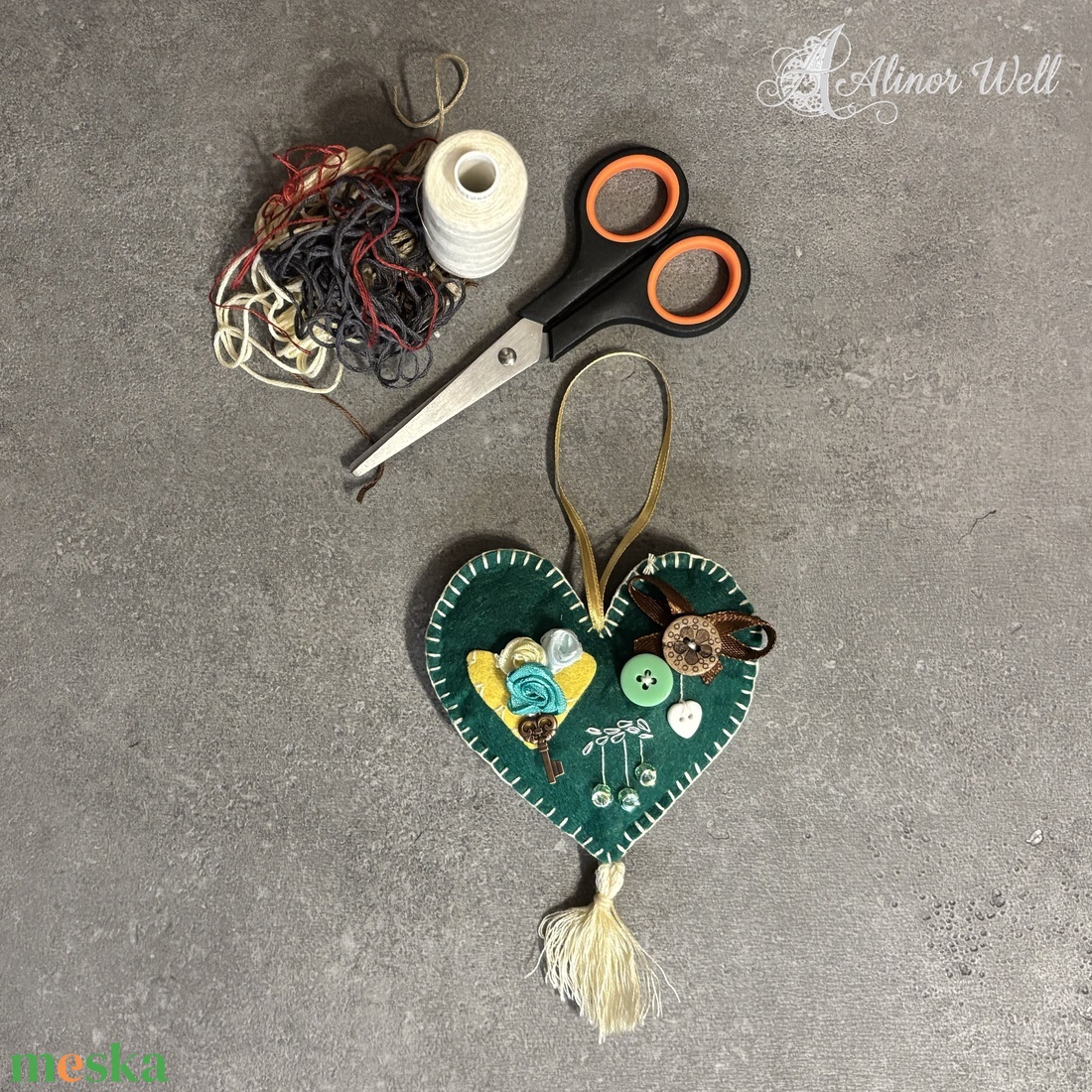 Színben Passzoló Szívecske - Gyöngyökkel - otthon & életmód - dekoráció - fali és függő dekoráció - függődísz - Meska.hu