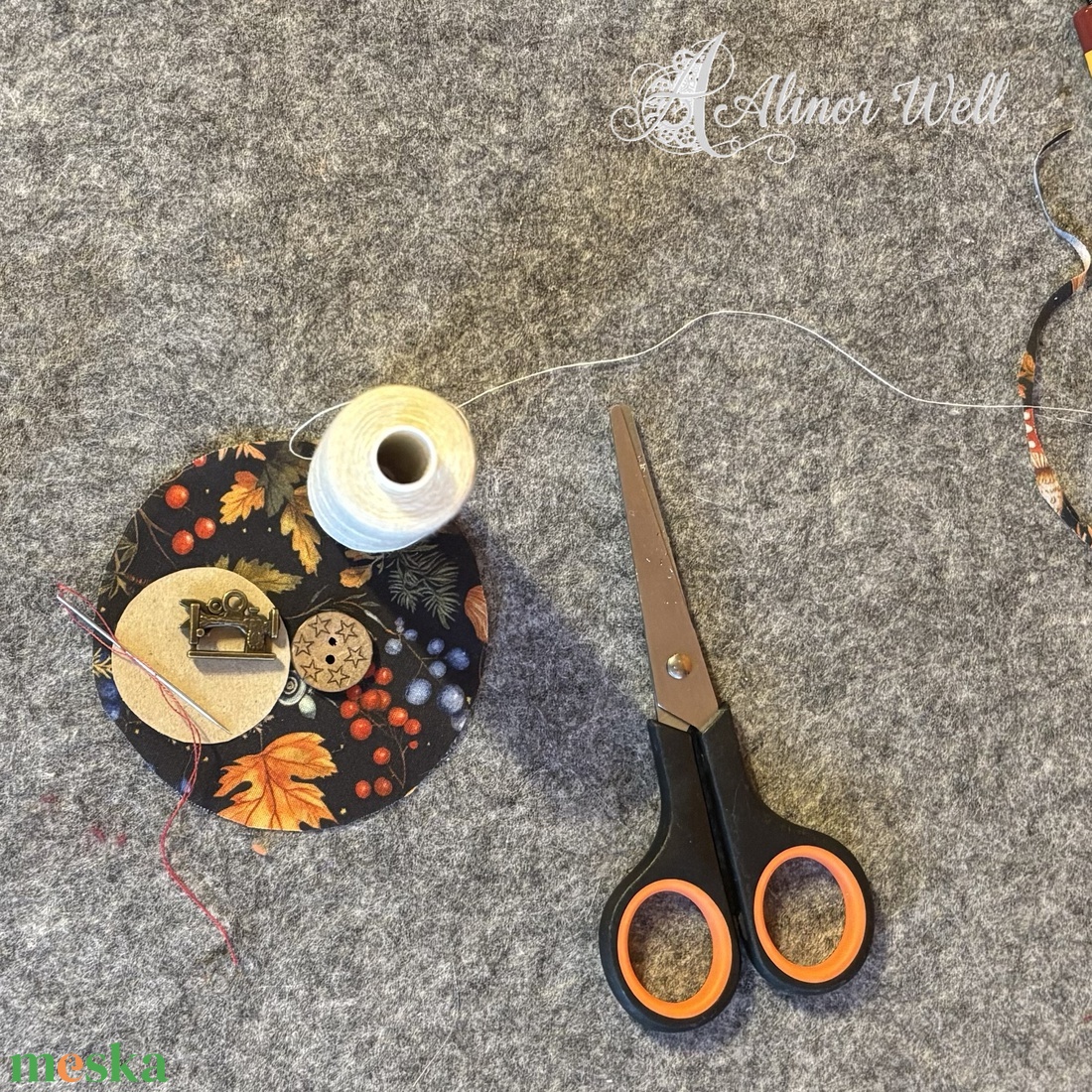 Varrótálca kézműveseknek kulcstartóval - otthon & életmód - dekoráció - dísztárgy - Meska.hu