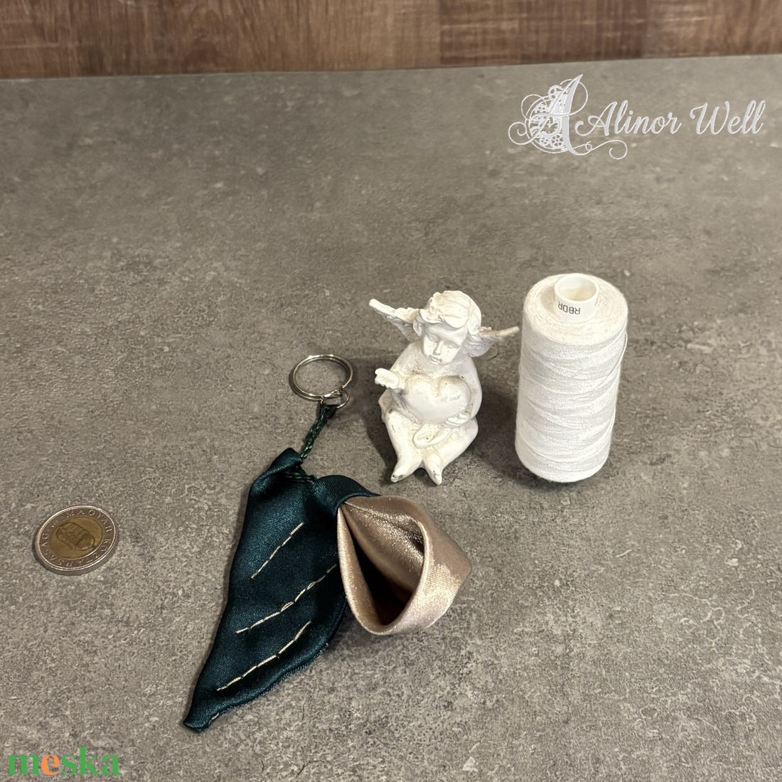 Bézs latkan - kulcstartó - táska & tok - kulcstartó & táskadísz - kulcstartó - Meska.hu