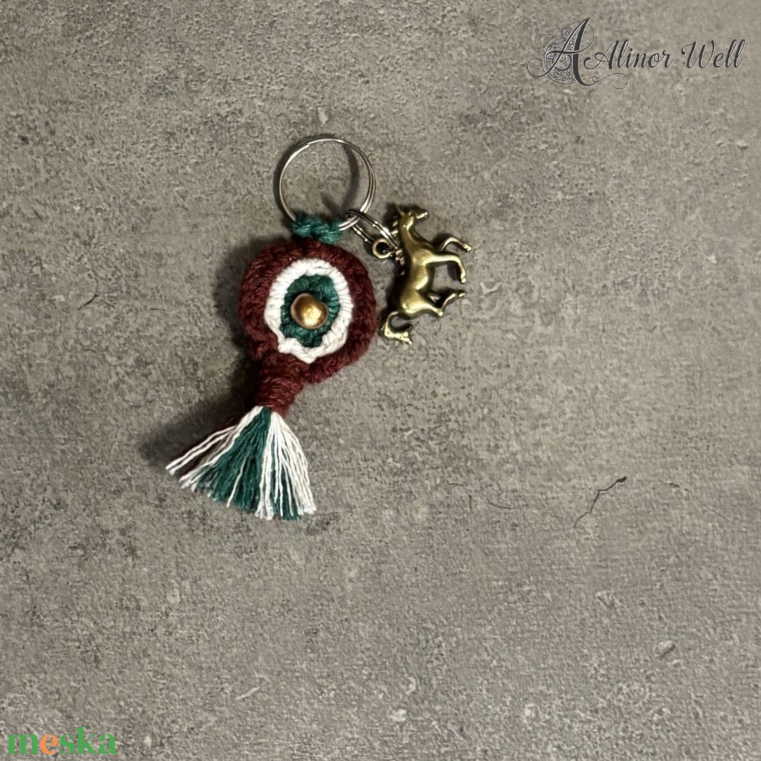 Lovas barátság kulcstartó makramé kokárdával - táska & tok - kulcstartó & táskadísz - táskadísz - Meska.hu