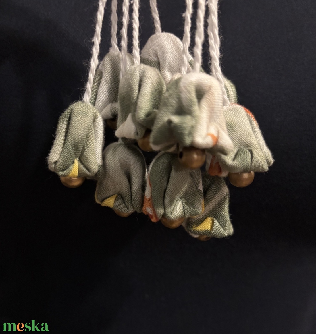 Makrame nyaklánc Latkan virágokkal - ékszer - nyaklánc - hosszú nyaklánc - Meska.hu