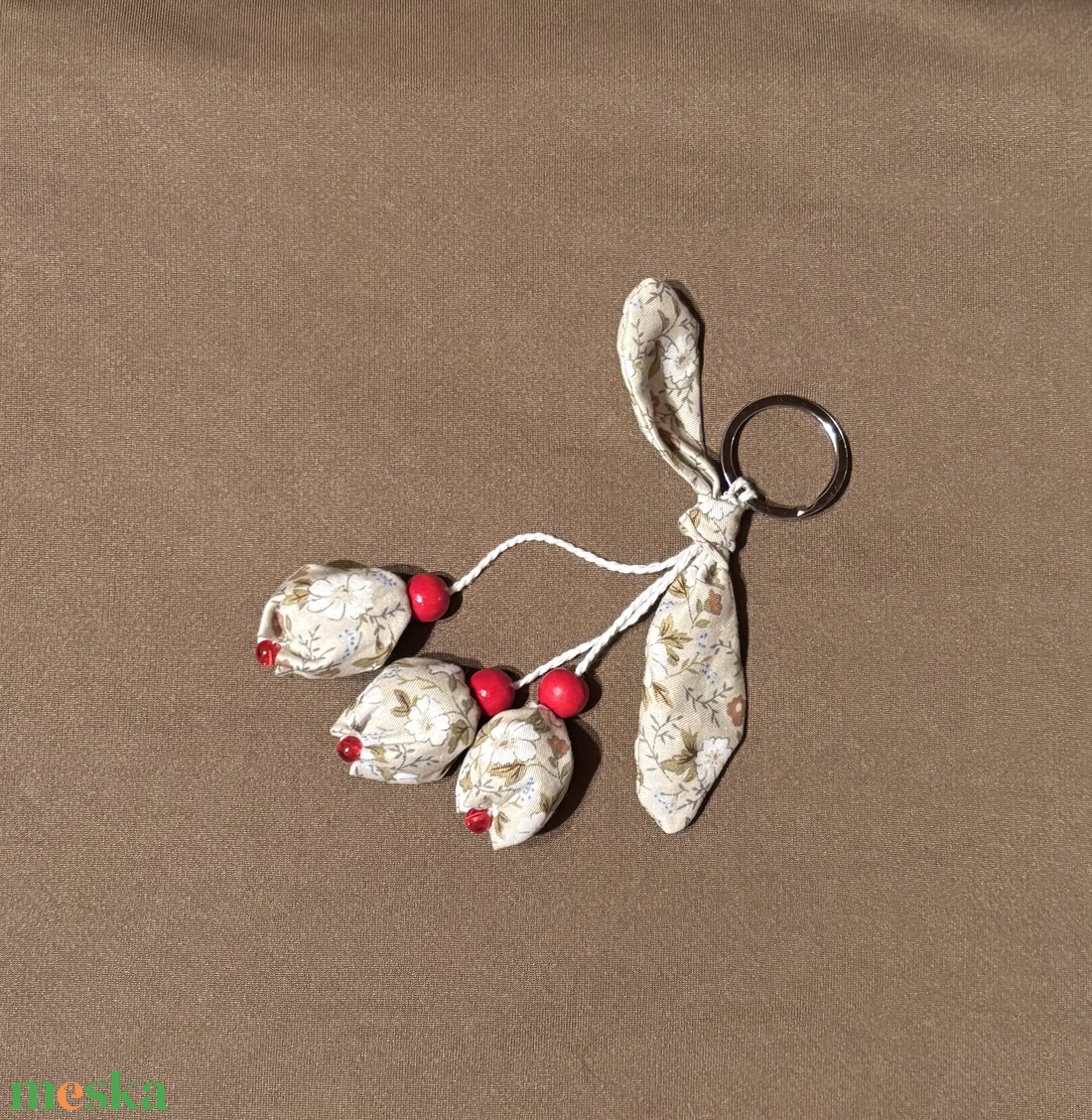 Tulipános latkan - kulcstartó - táska & tok - kulcstartó & táskadísz - kulcstartó - Meska.hu