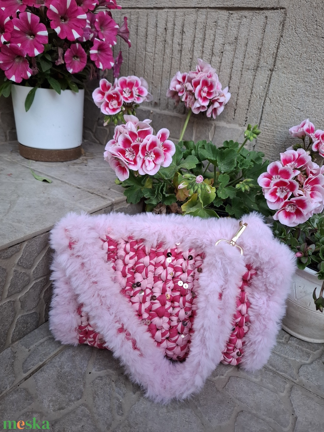 Pink műszőr táska - táska & tok - kézitáska & válltáska - válltáska - Meska.hu