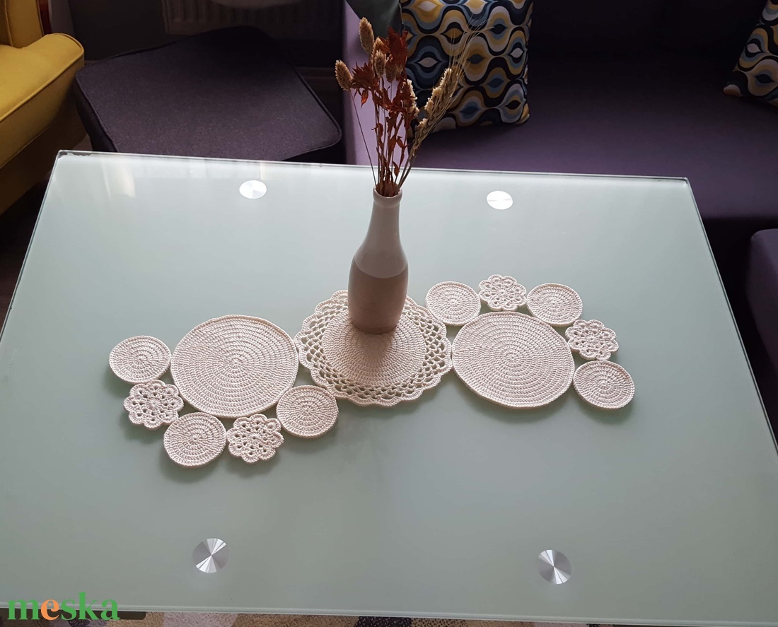 Asztali futó/terítő - otthon & életmód - dekoráció - asztal és polc dekoráció - horgolt & csipketerítő - Meska.hu