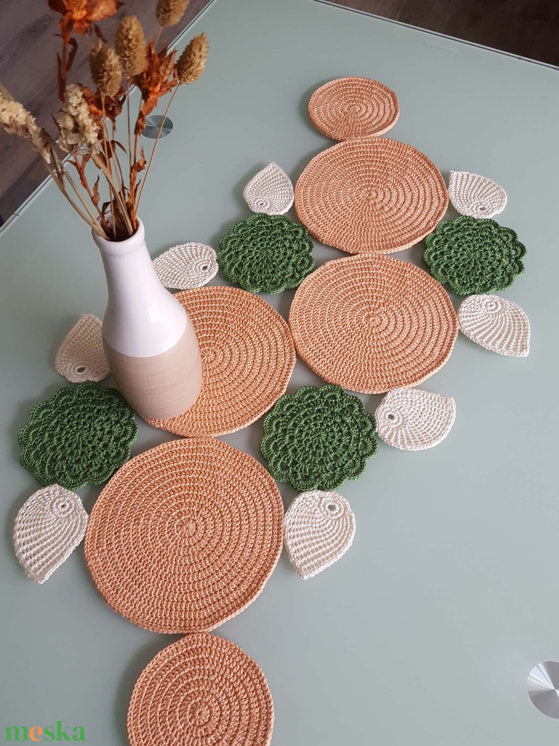 Asztali futó/terítő - otthon & életmód - dekoráció - asztal és polc dekoráció - horgolt & csipketerítő - Meska.hu