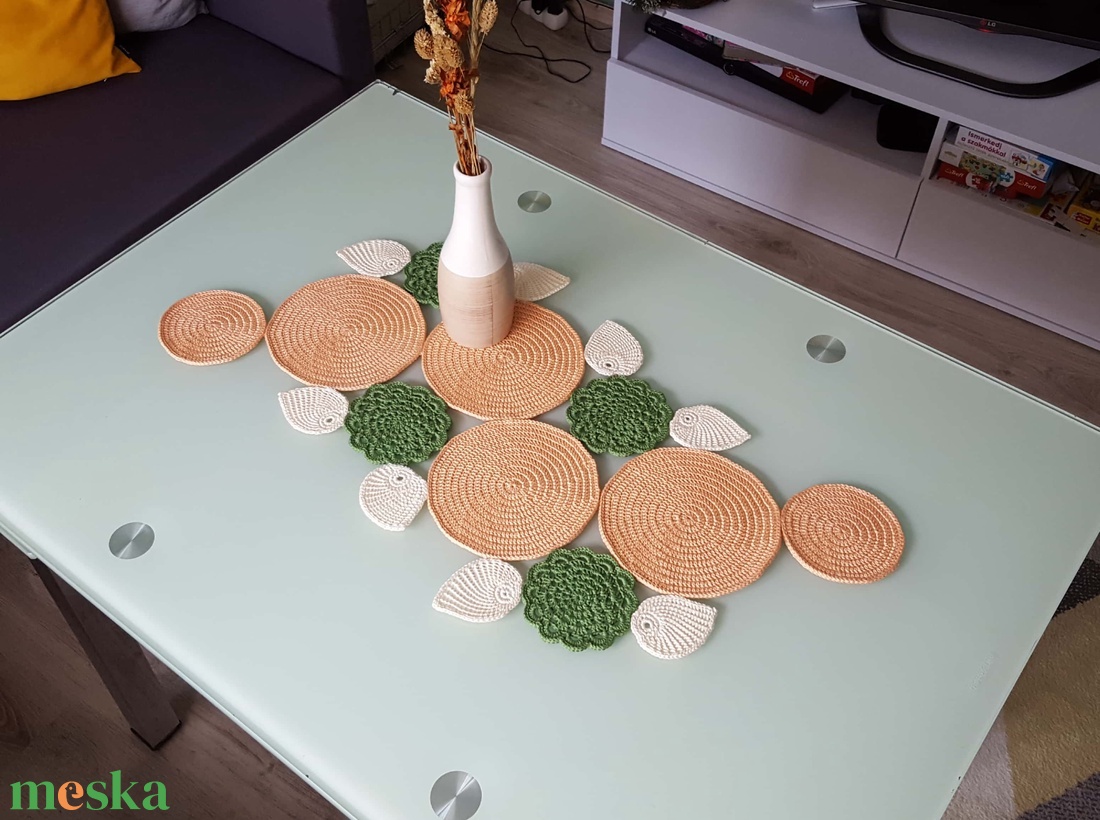 Asztali futó/terítő - otthon & életmód - dekoráció - asztal és polc dekoráció - horgolt & csipketerítő - Meska.hu