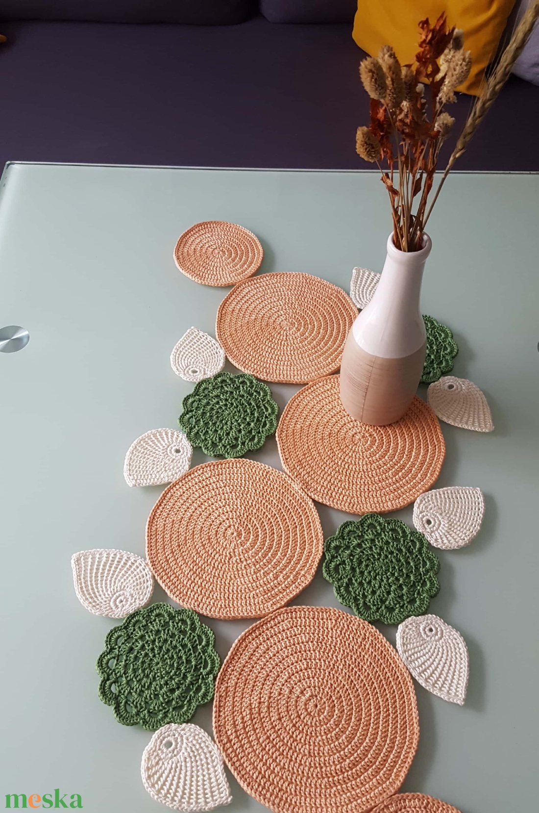 Asztali futó/terítő - otthon & életmód - dekoráció - asztal és polc dekoráció - horgolt & csipketerítő - Meska.hu