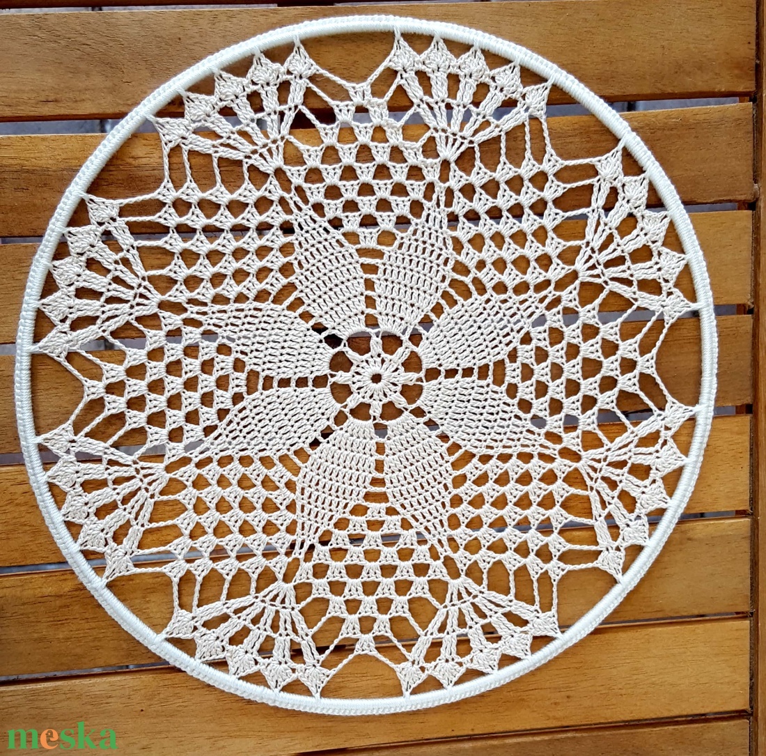 Horgolt falidísz, függődísz, ablakdísz, fali dekoráció 25 cm - otthon & életmód - dekoráció - fali és függő dekoráció - falra akasztható dekor - Meska.hu