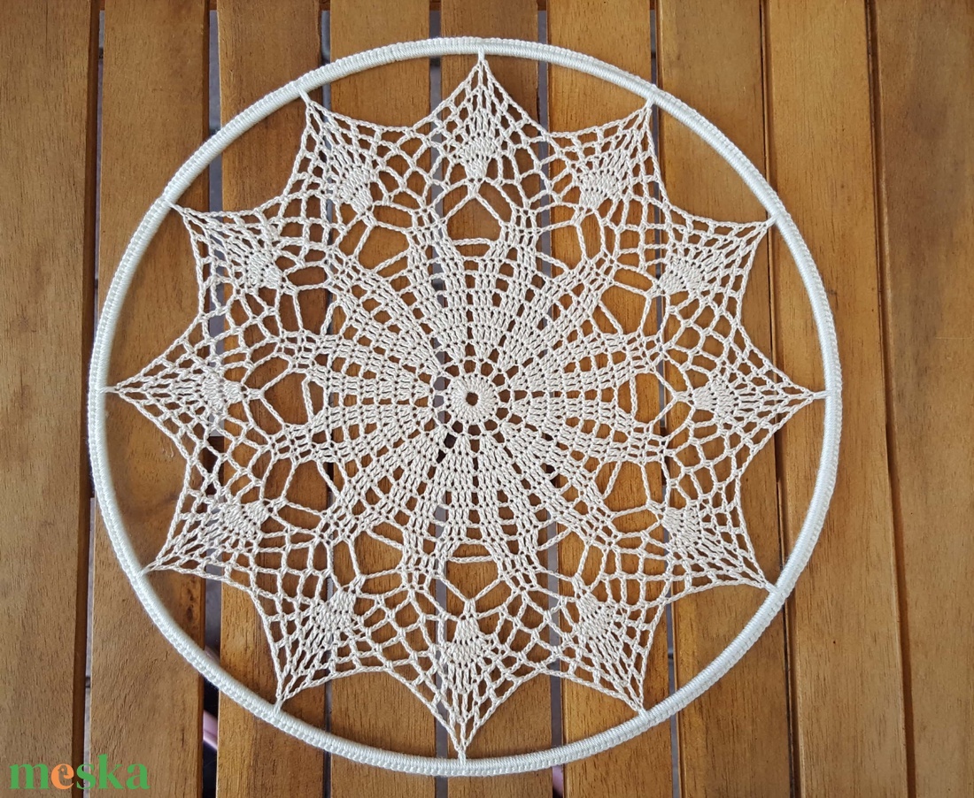 Horgolt falidísz, függődísz, ablakdísz, fali dekoráció 25 cm - otthon & életmód - dekoráció - fali és függő dekoráció - falra akasztható dekor - Meska.hu
